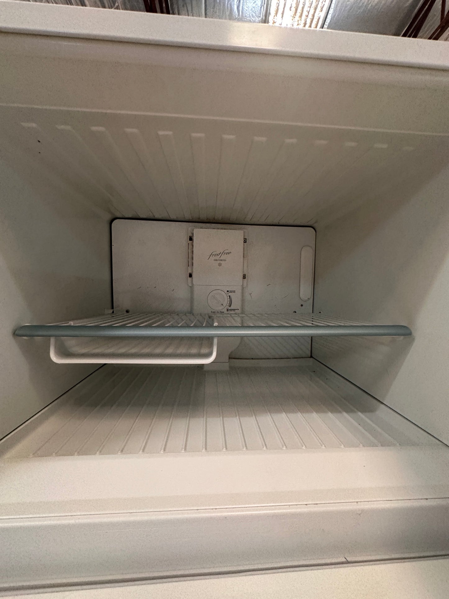 Westinghouse Top Mount Fridge Freezer 420L RJ422