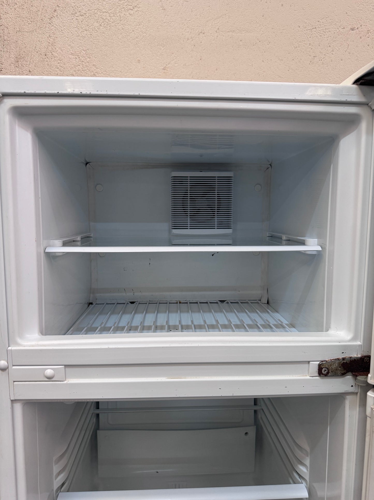 Fisher & Paykel Top Mount Fridge Freezer 248L E249T 32454 L1