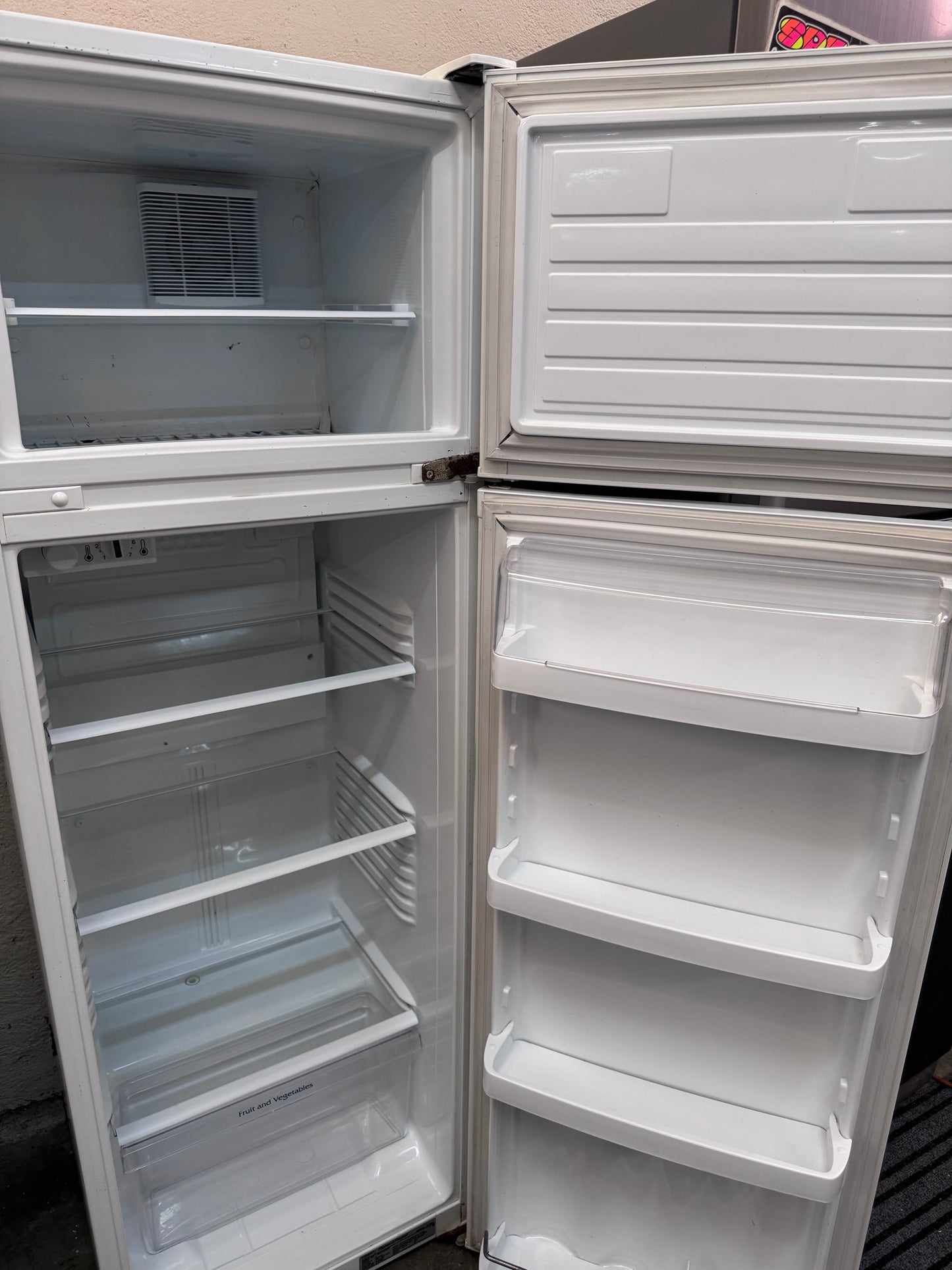 Fisher & Paykel Top Mount Fridge Freezer 248L E249T 32454 L1
