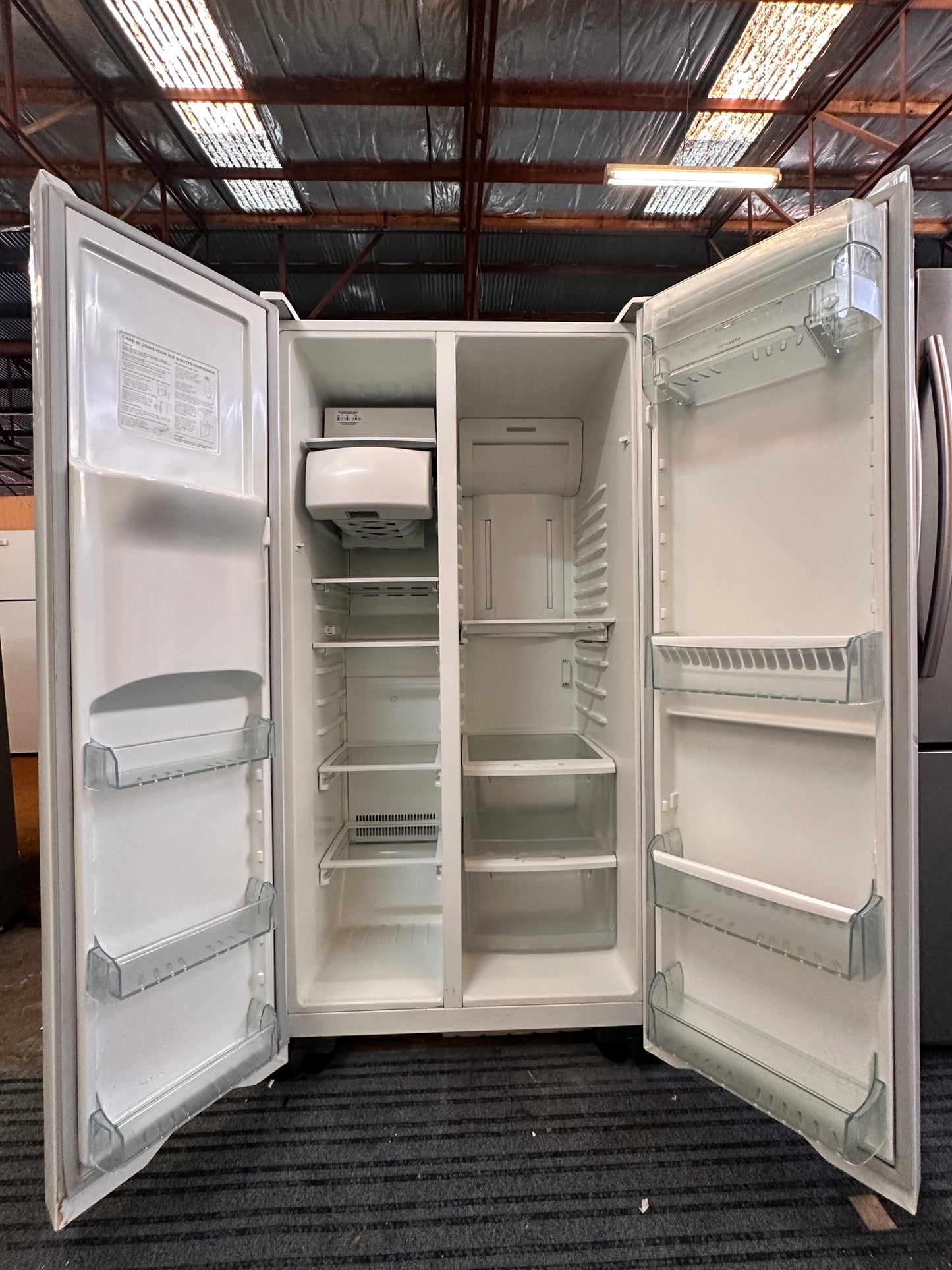 Westinghouse Side by Side Fridge Freezer 597L WSE6070WB