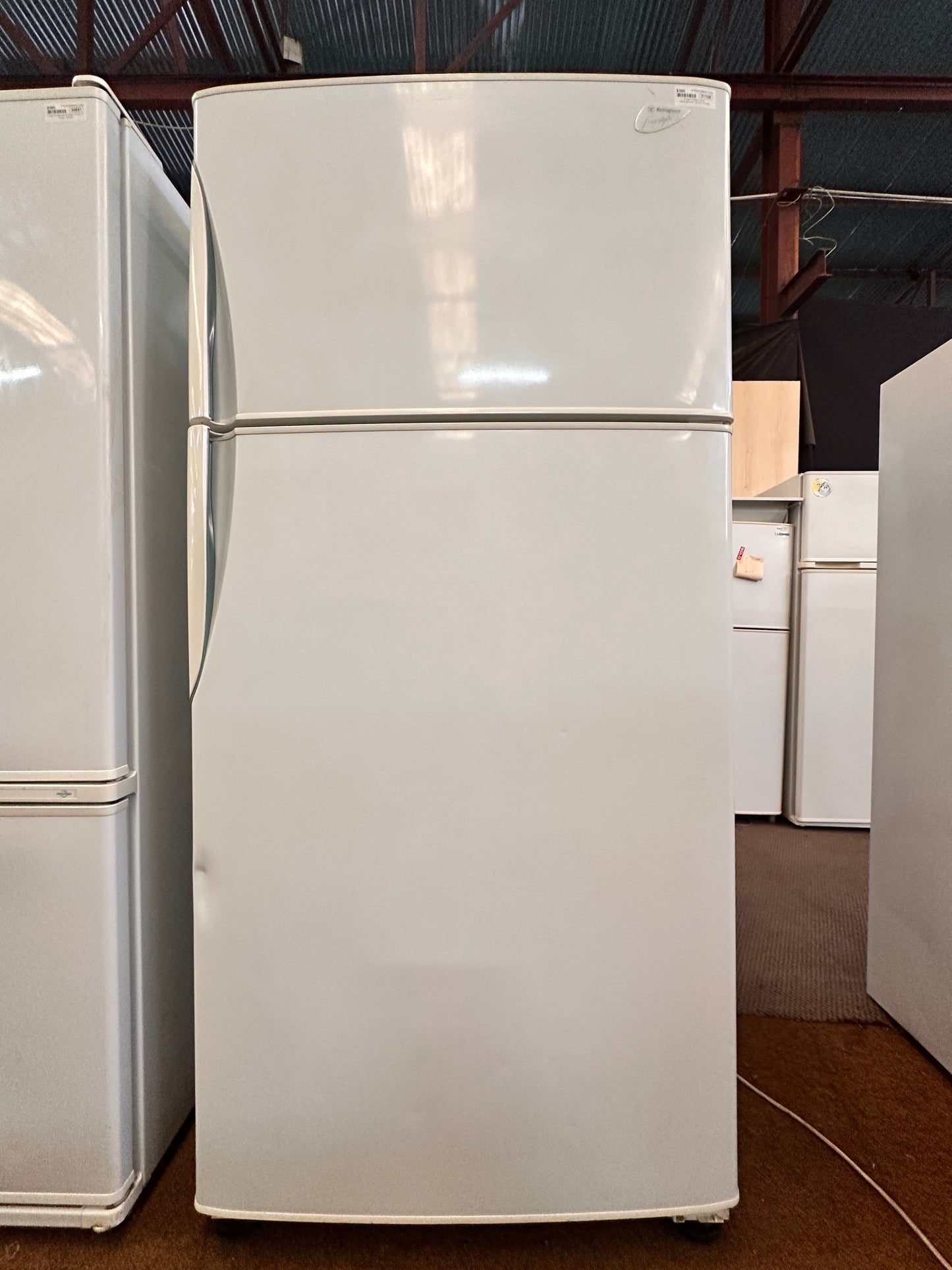 Westinghouse Top Mount Fridge Freezer 520L RE521T-R