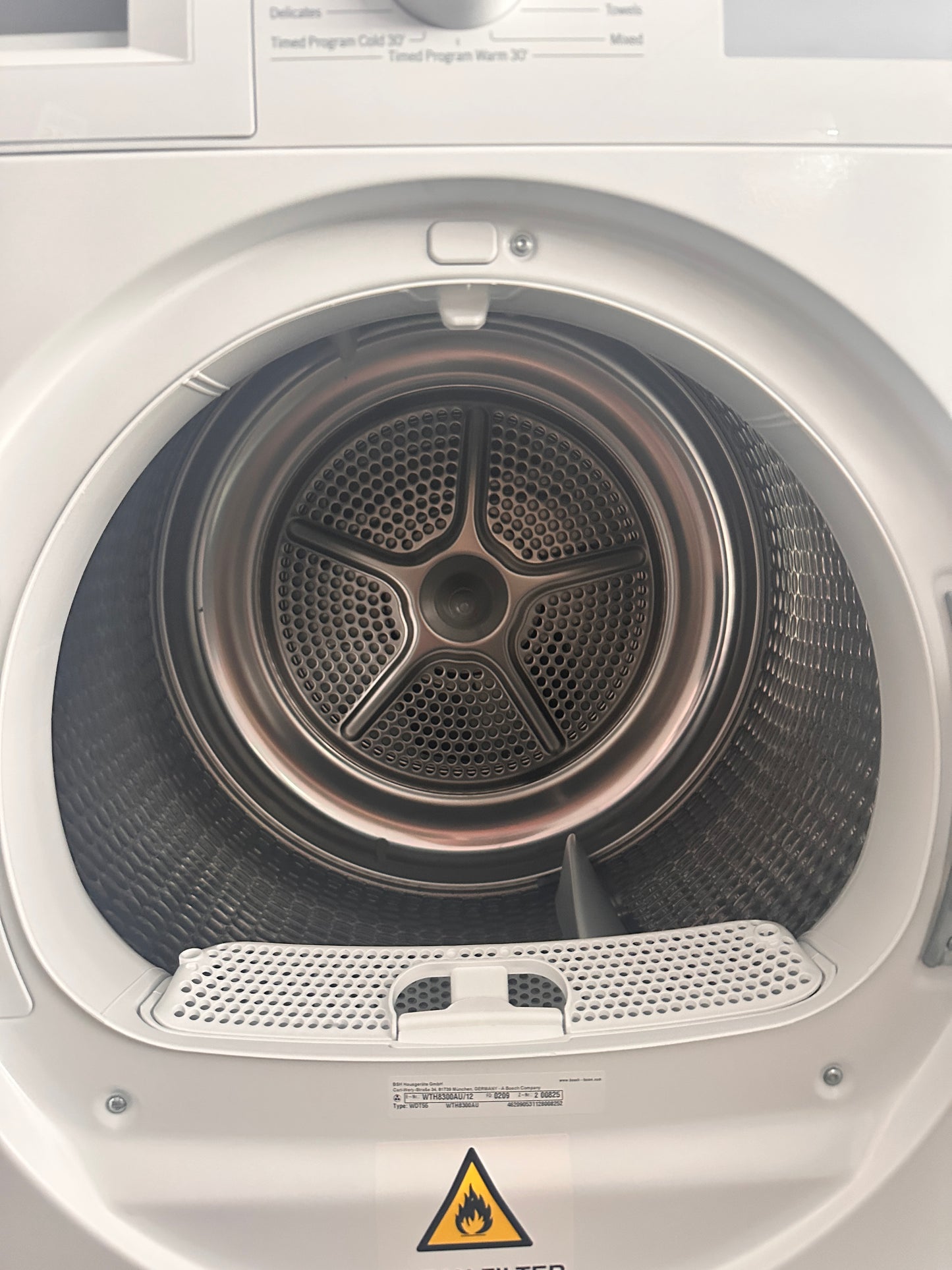 Bosch Series 4 8kg Heat Pump Tumble Dryer WTH8300AU