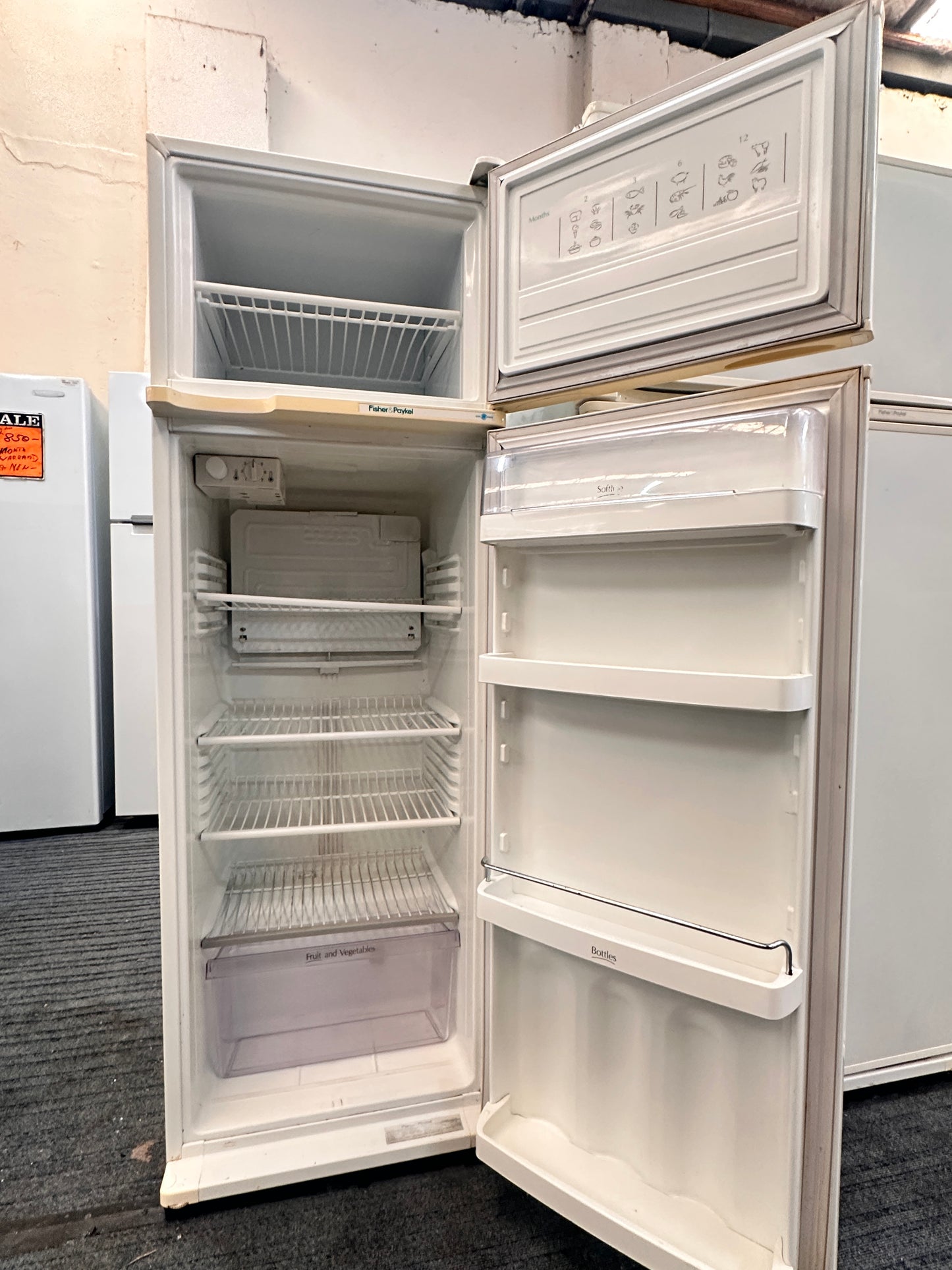 Fisher & Paykel Top Mount Fridge Freezer 248L C250T