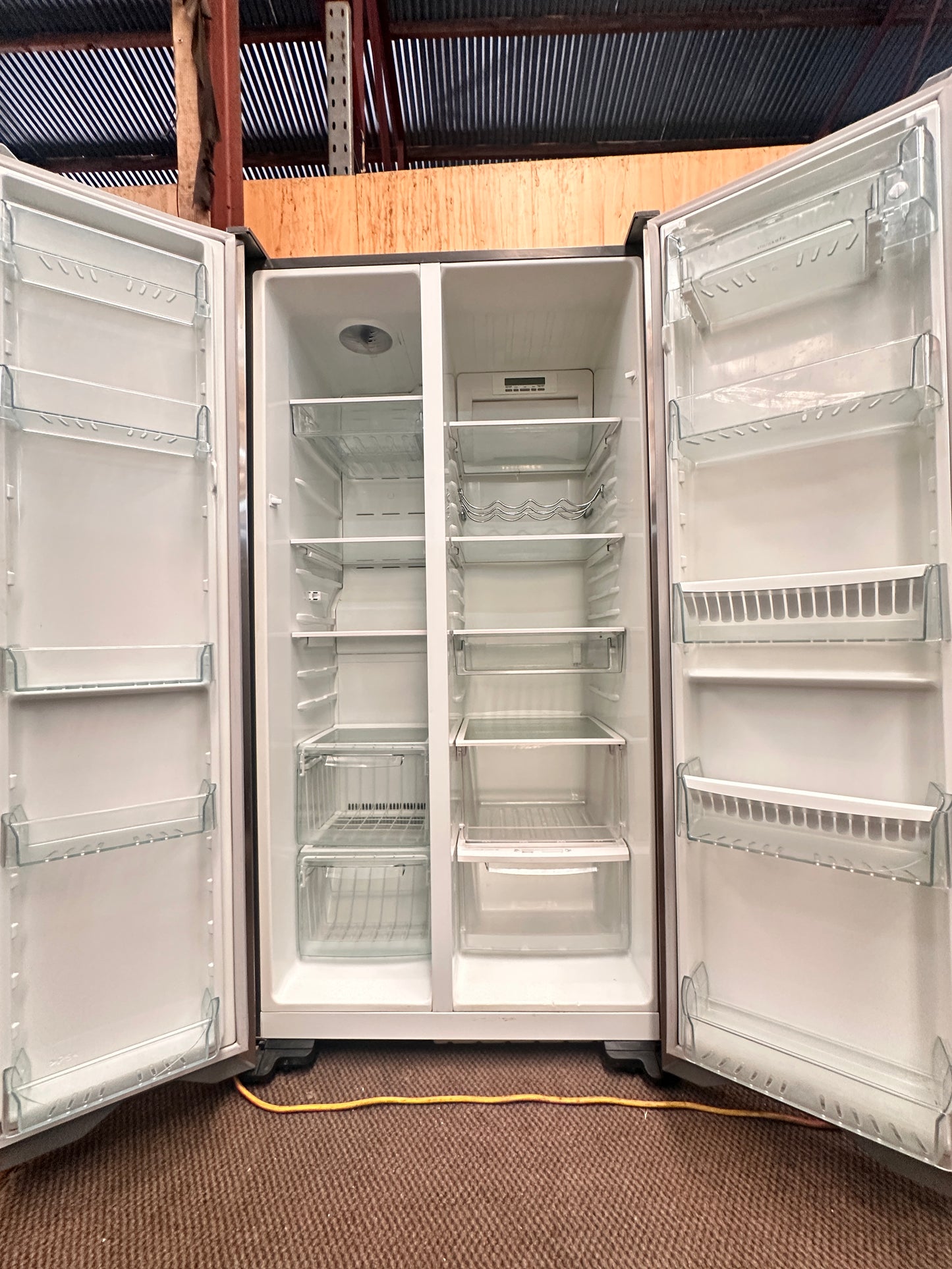 Westinghouse Side by Side Fridge Freezer 606L WSE6100WA*3