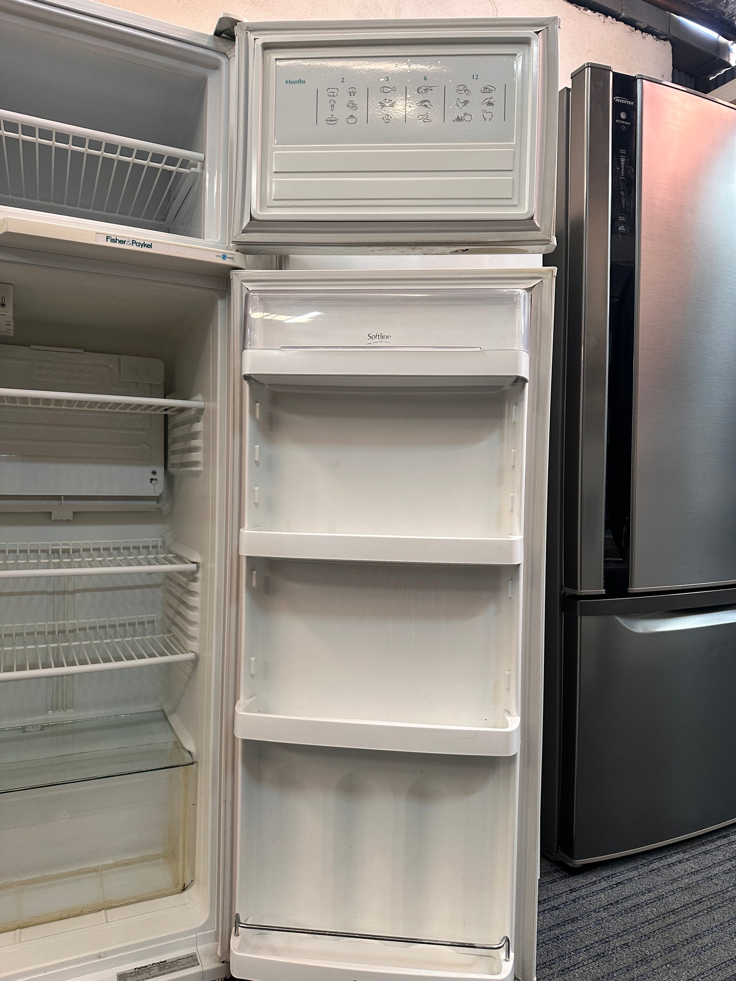 Fisher & Paykel Top Mount Fridge Freezer 248L C250T