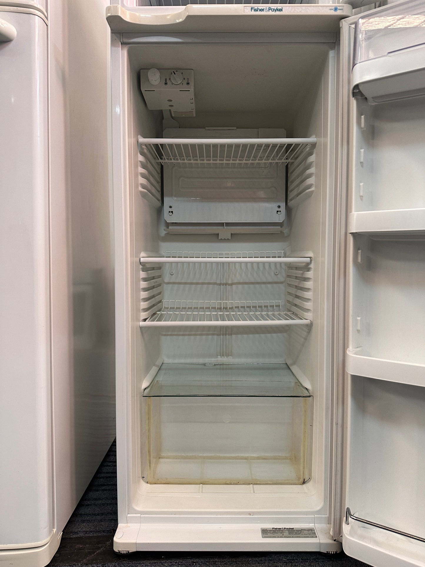 Fisher & Paykel Top Mount Fridge Freezer 248L C250T