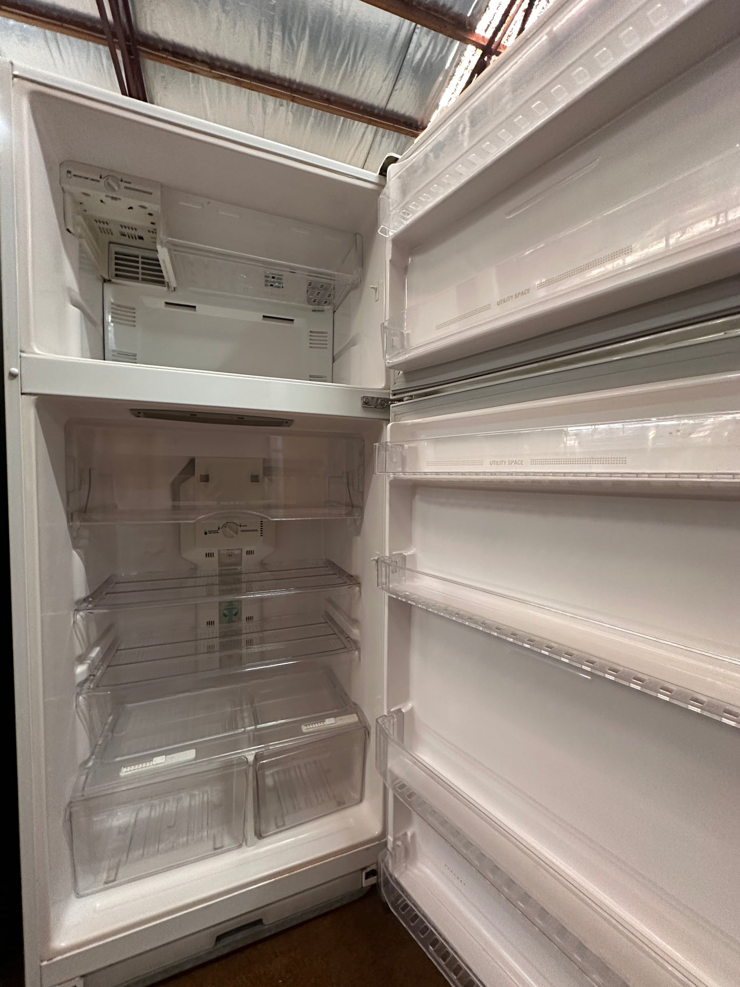 General Electric Top Mount Fridge Freezer TBR12ANTRWH