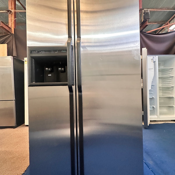 Amana Side by Side Fridge Freezer 576L SXD522V