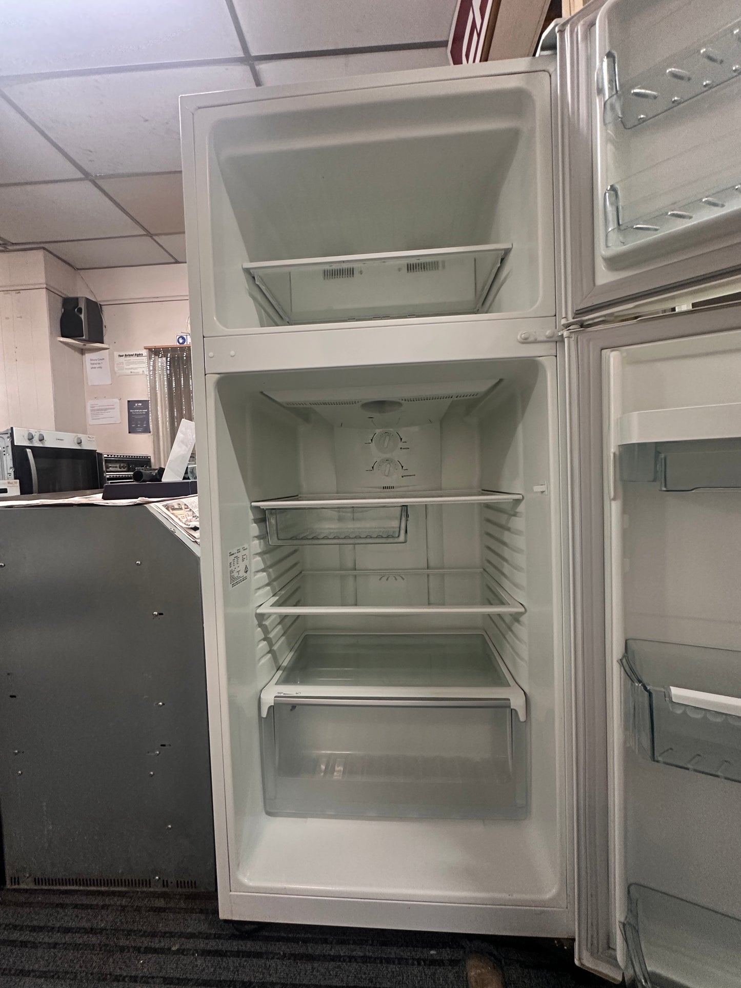 Westinghouse Top Mount Fridge Freezer 420L WTM4200W