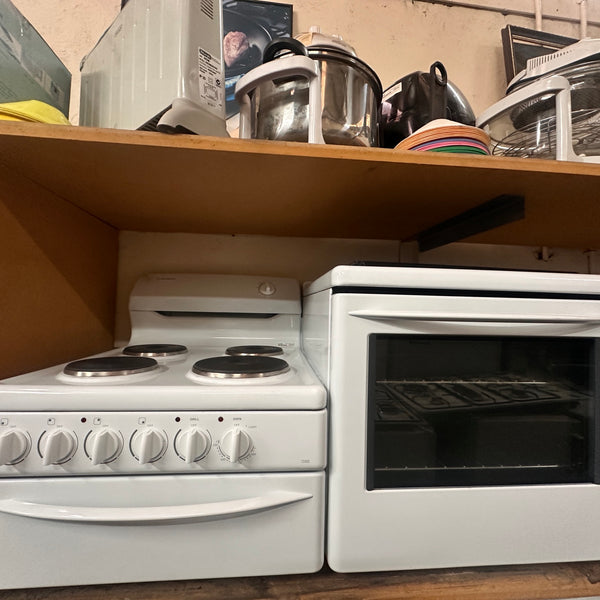 Westinghouse Fan Forced Electric Elevated Stove PEK1350W-R