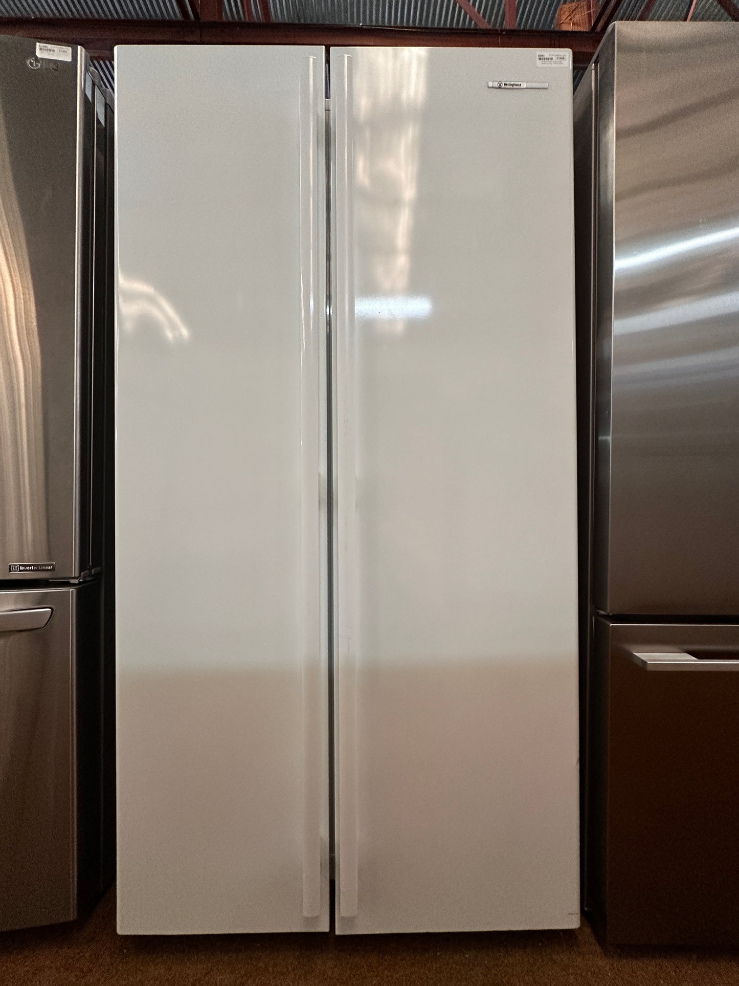 Westinghouse Side by Side Fridge Freezer 606L WSE6100WA