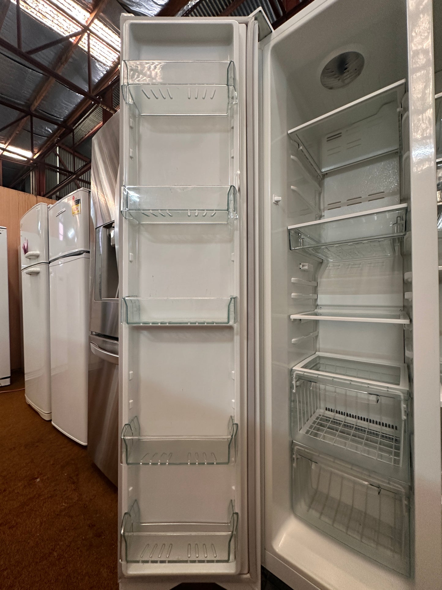 Westinghouse Side by Side Fridge Freezer 606L WSE6100WA