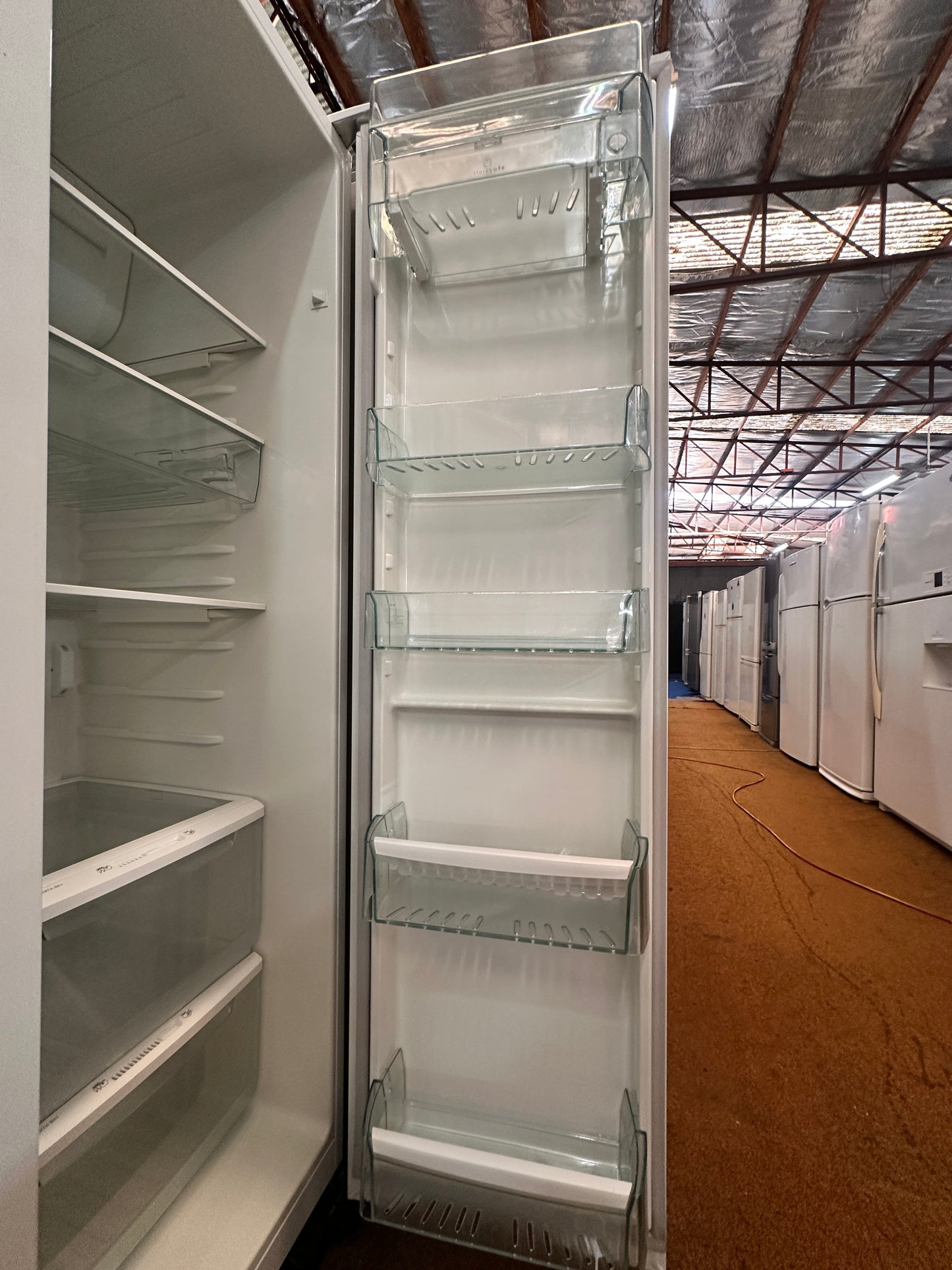 Westinghouse Side by Side Fridge Freezer 606L WSE6100WA