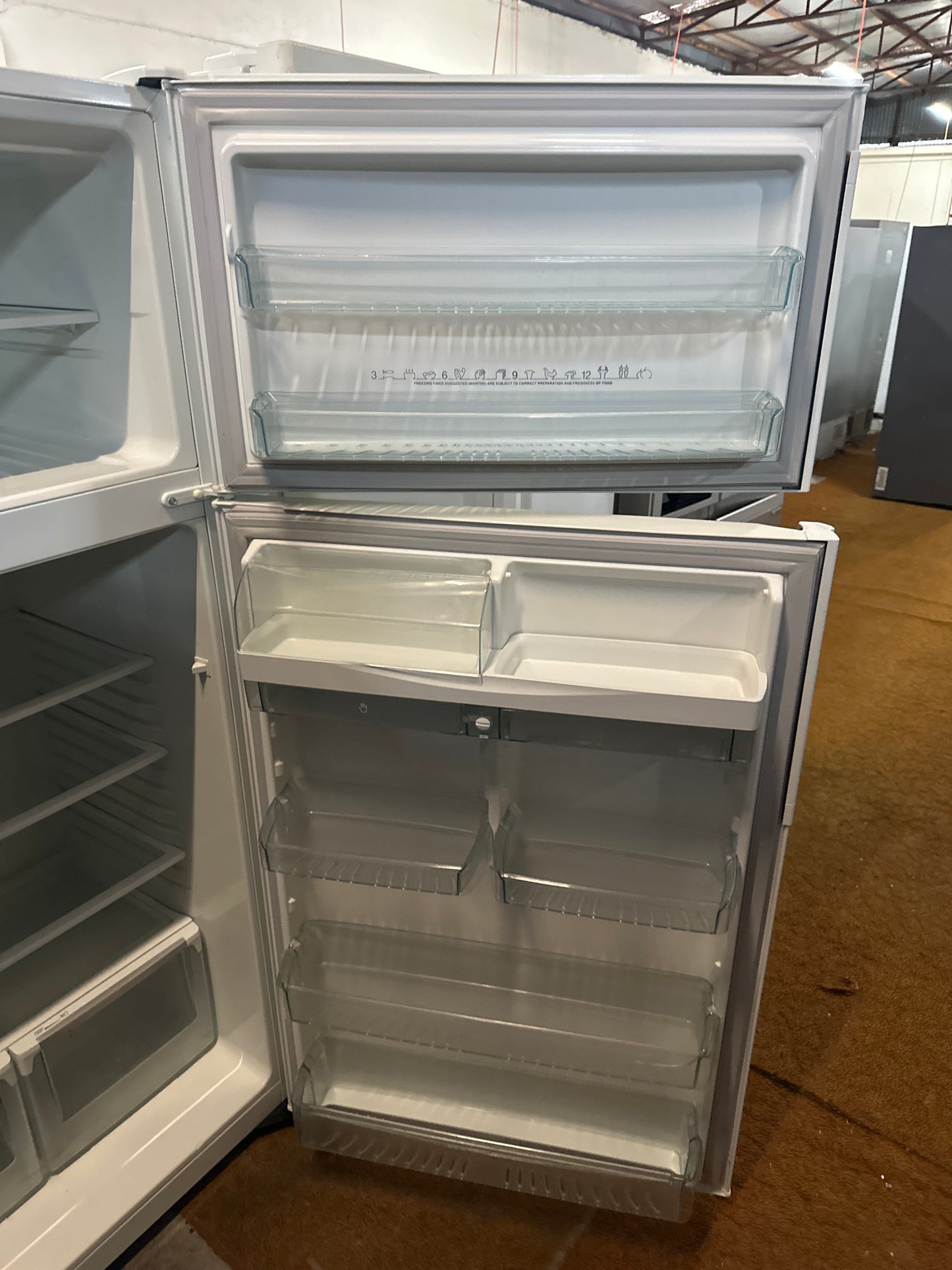 Westinghouse Top Mount Fridge Freezer WTM5200WB-R*7 520L (33020)