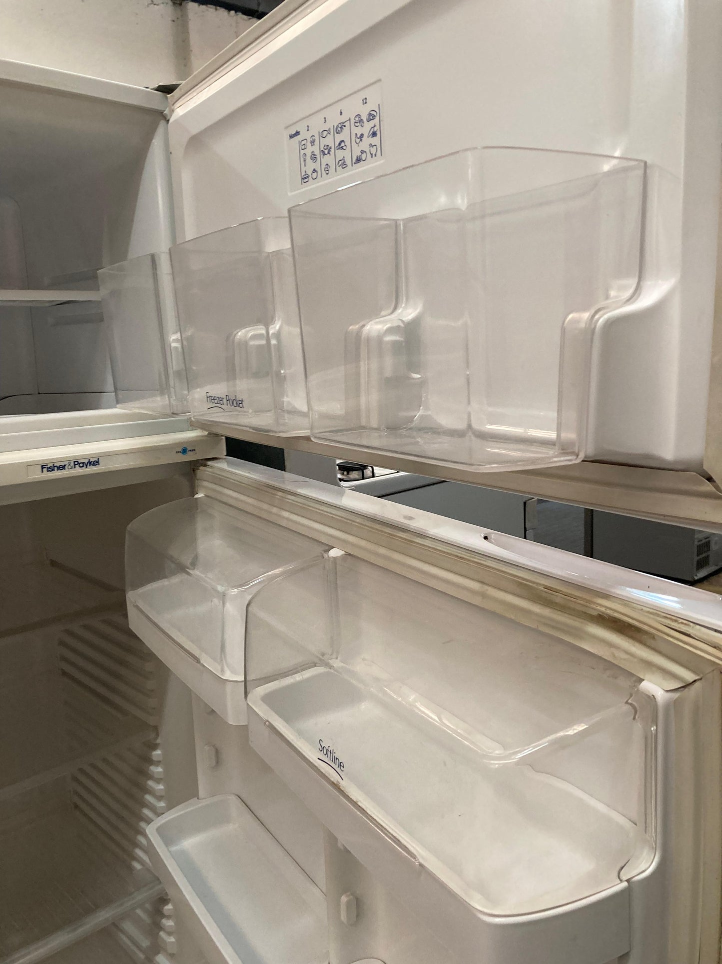 Fisher & Paykel Top Mount Fridge Freezer 517L (32453)