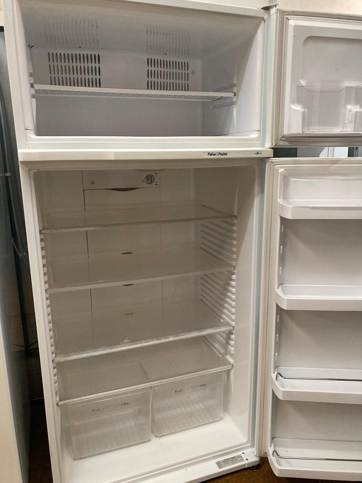 Fisher & Paykel Top Mount Fridge Freezer 517L (32453)