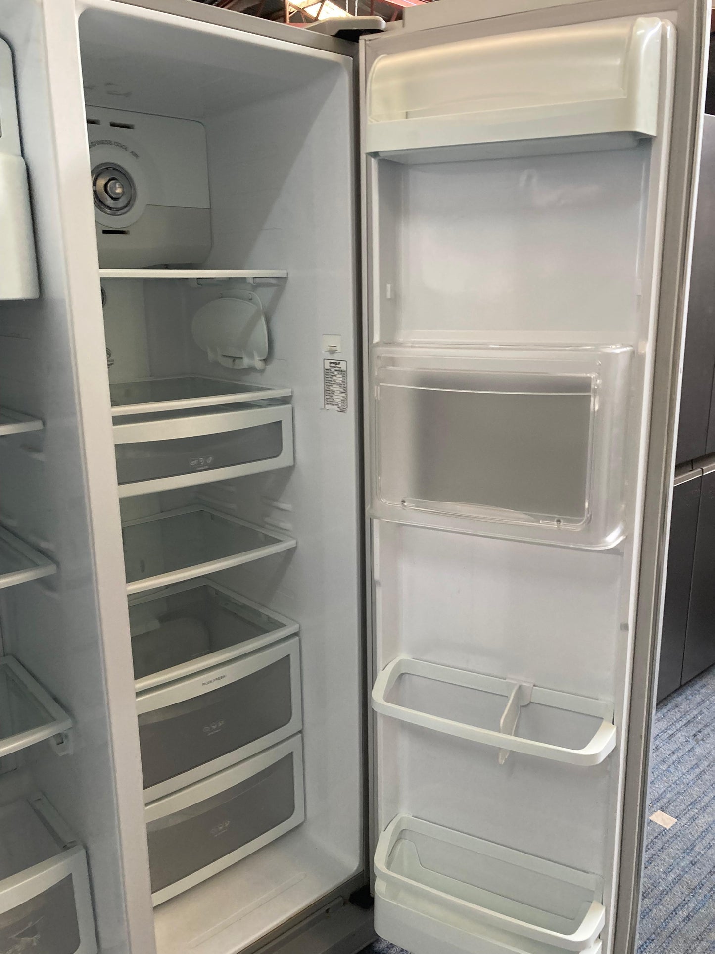 Omega Side by Side Fridge Freezer 616L FRR616S (32280)