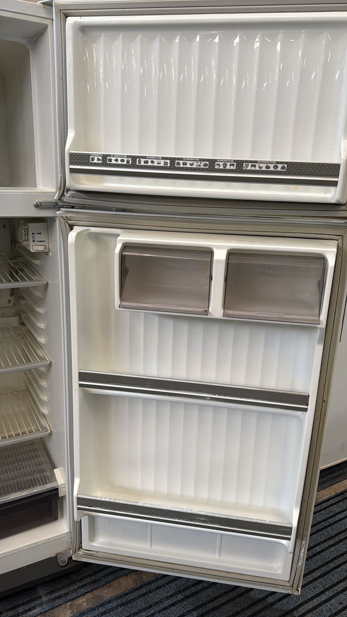 Ignis Top Mount Fridge Freezer 370L, MT37L (32487)