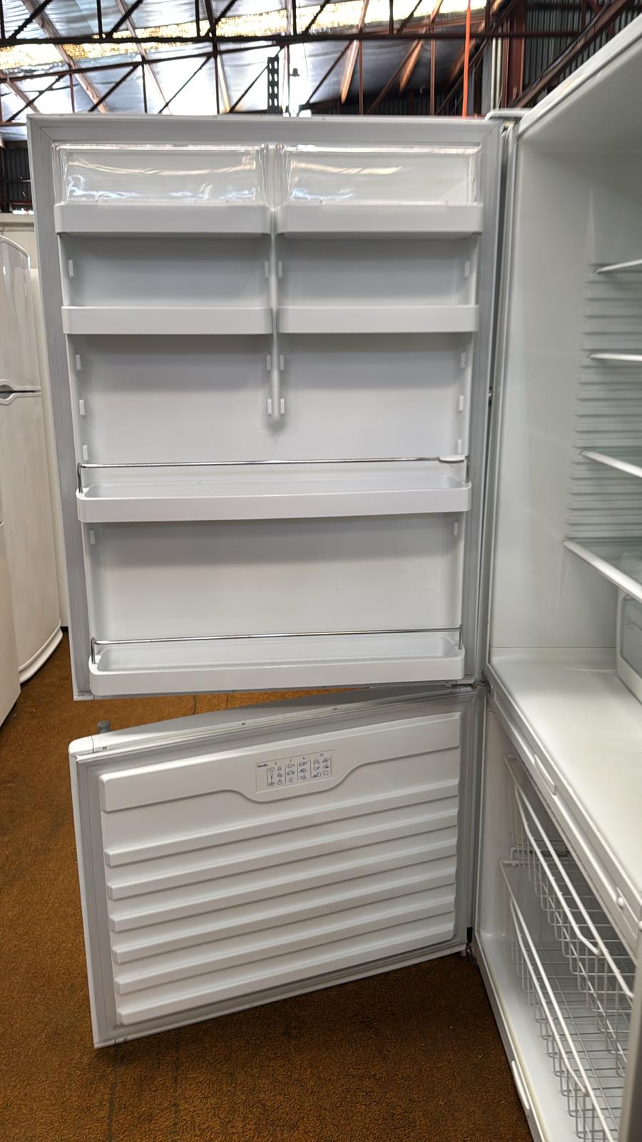 Fisher & Paykel Bottom Mount Fridge Freezer 519L, E522B (32747)