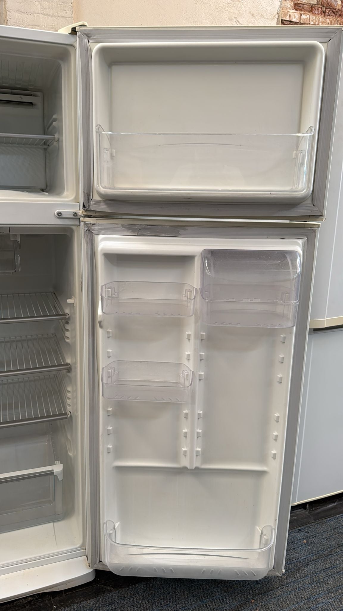 Kelvinator Top Mount Fridge Freezer N410HR 410L (32731)
