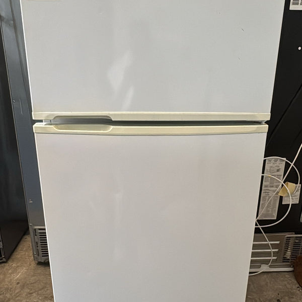 Kelvinator Top Mount Fridge Freezer KTM4200WB-R 420L (32760)