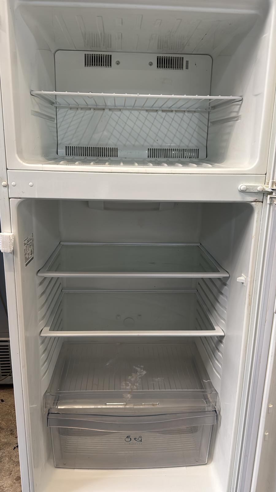 Kelvinator Top Mount Fridge Freezer KTM4200WB-R 420L (32760)