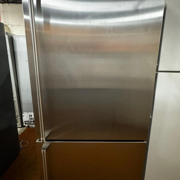 Amana Bottom Mount Fridge Freezer XRBR206BB (33159)