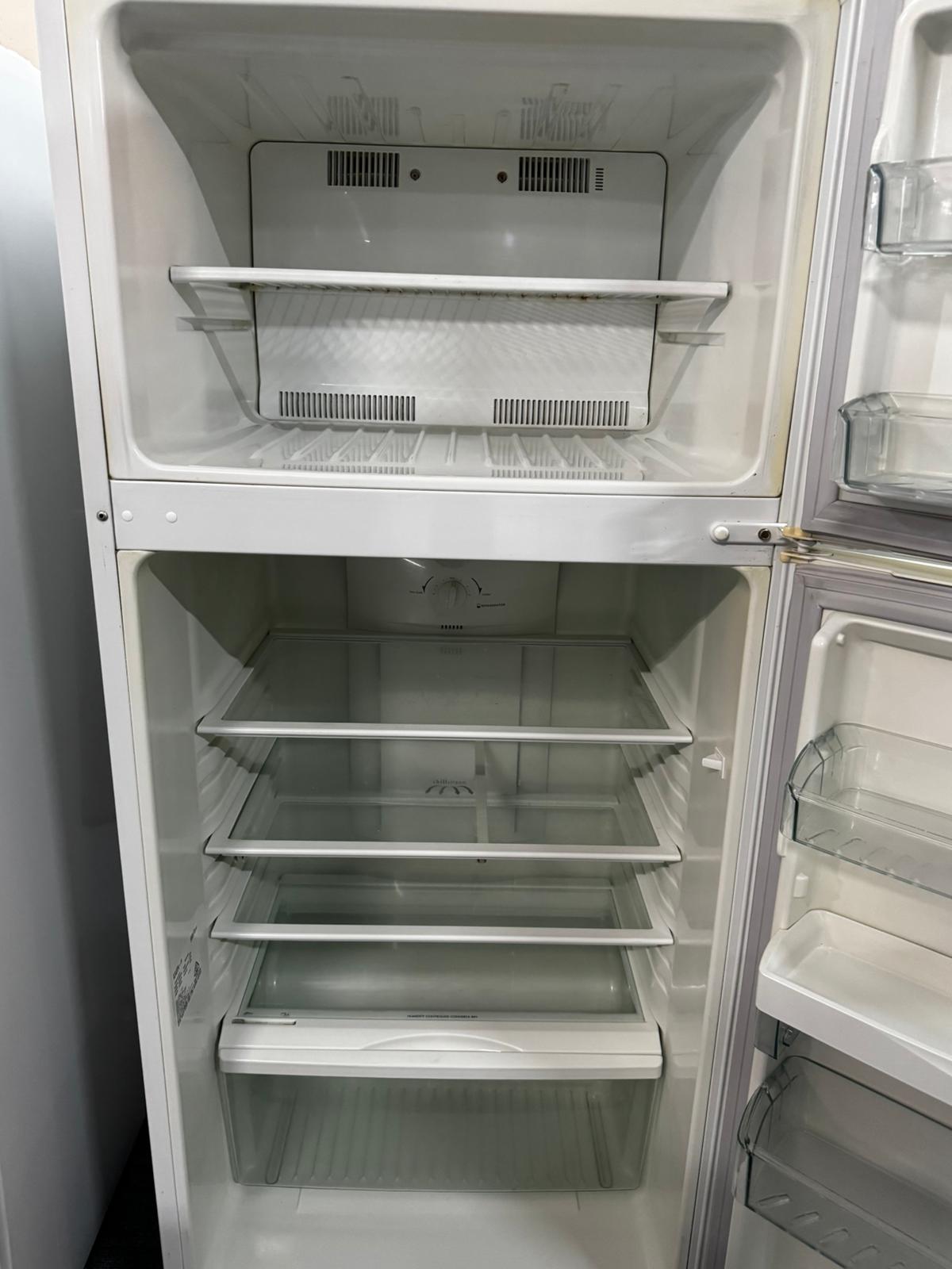 Westinghouse Top Mount Fridge Freezer RJ422VR 416L (33156)