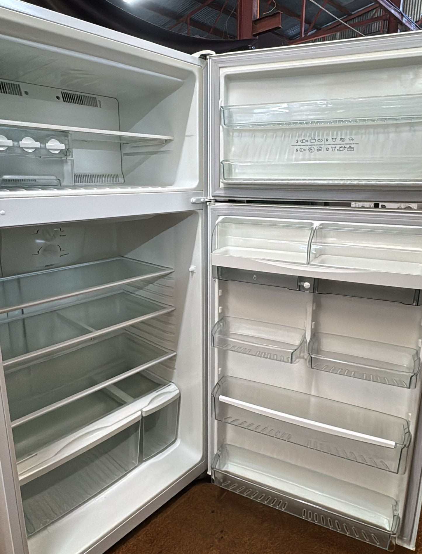 Westinghouse 517L Top Mount Fridge Freezer, RJ522VR (33176)