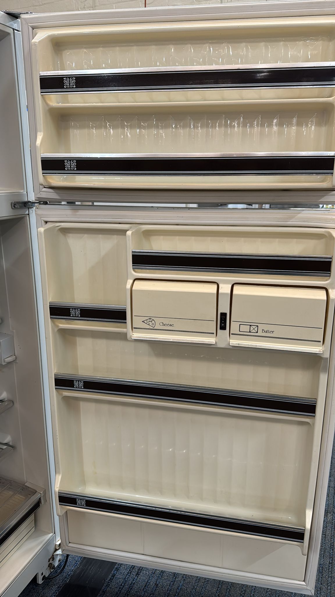 Rankarena 470LTop Mount Fridge Freezer, AT470R (33225)