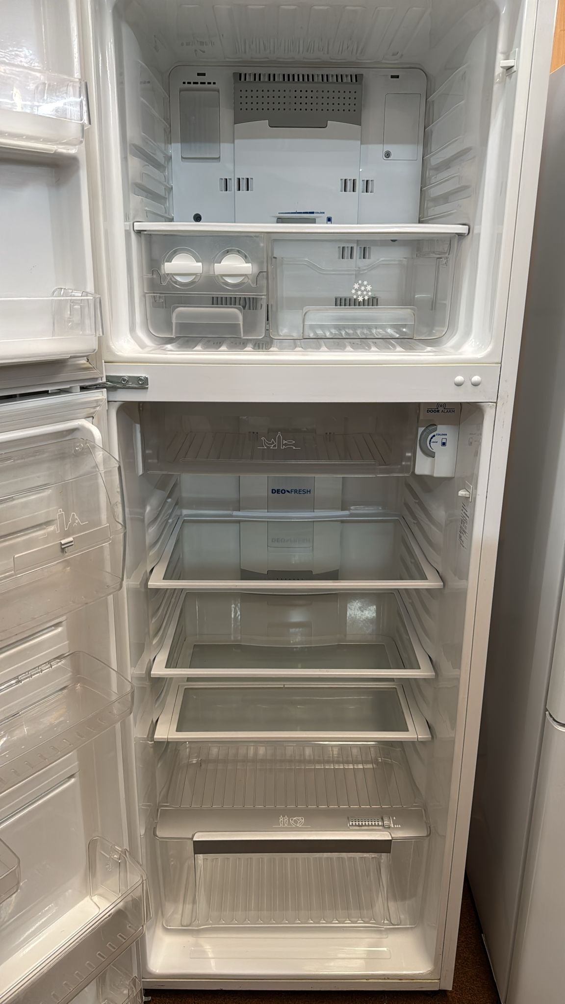 Westinghouse Top Mount Fridge Freezer WTB3400WBXAU 340L (33250)