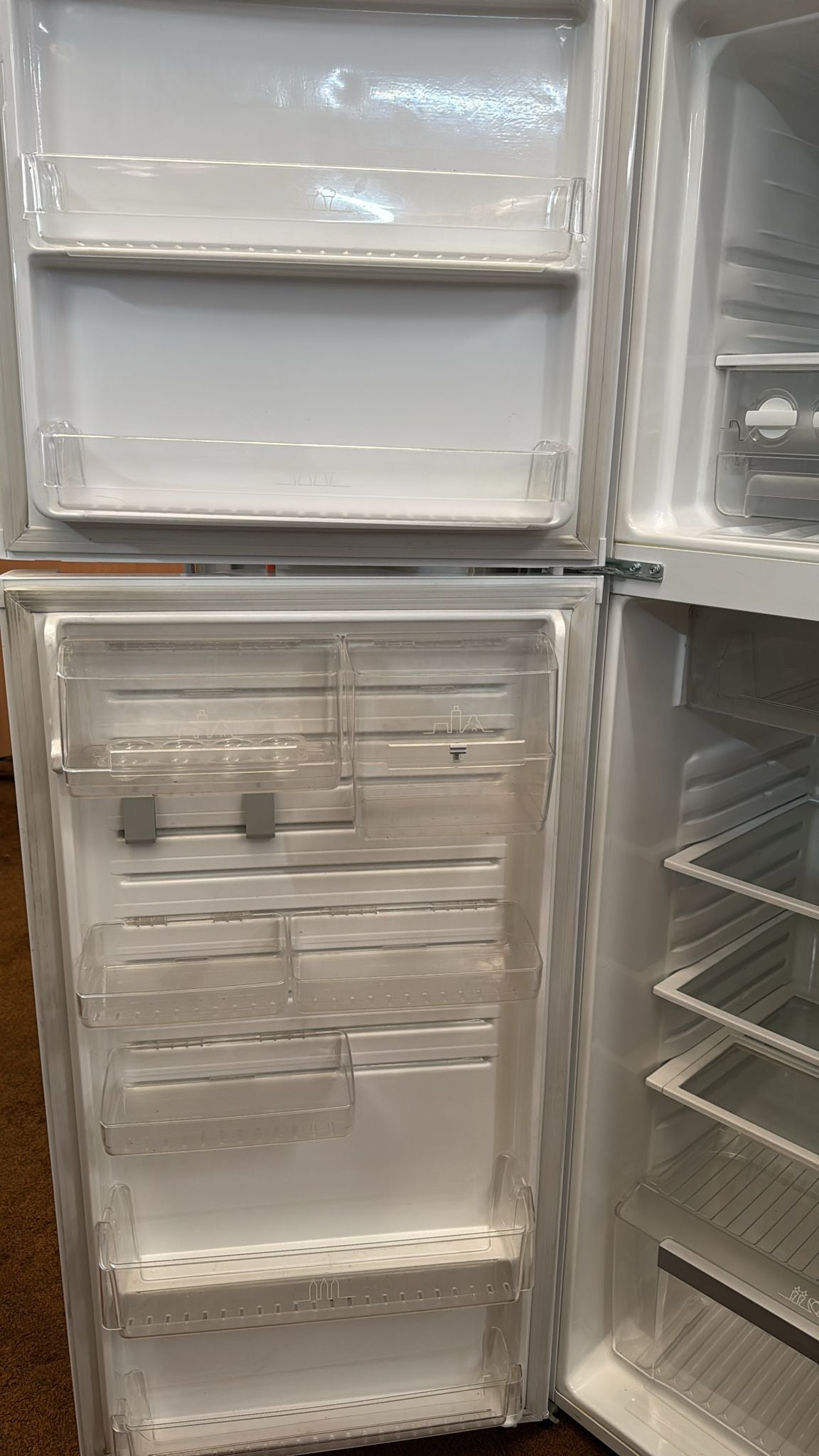 Westinghouse Top Mount Fridge Freezer WTB3400WBXAU 340L (33250)