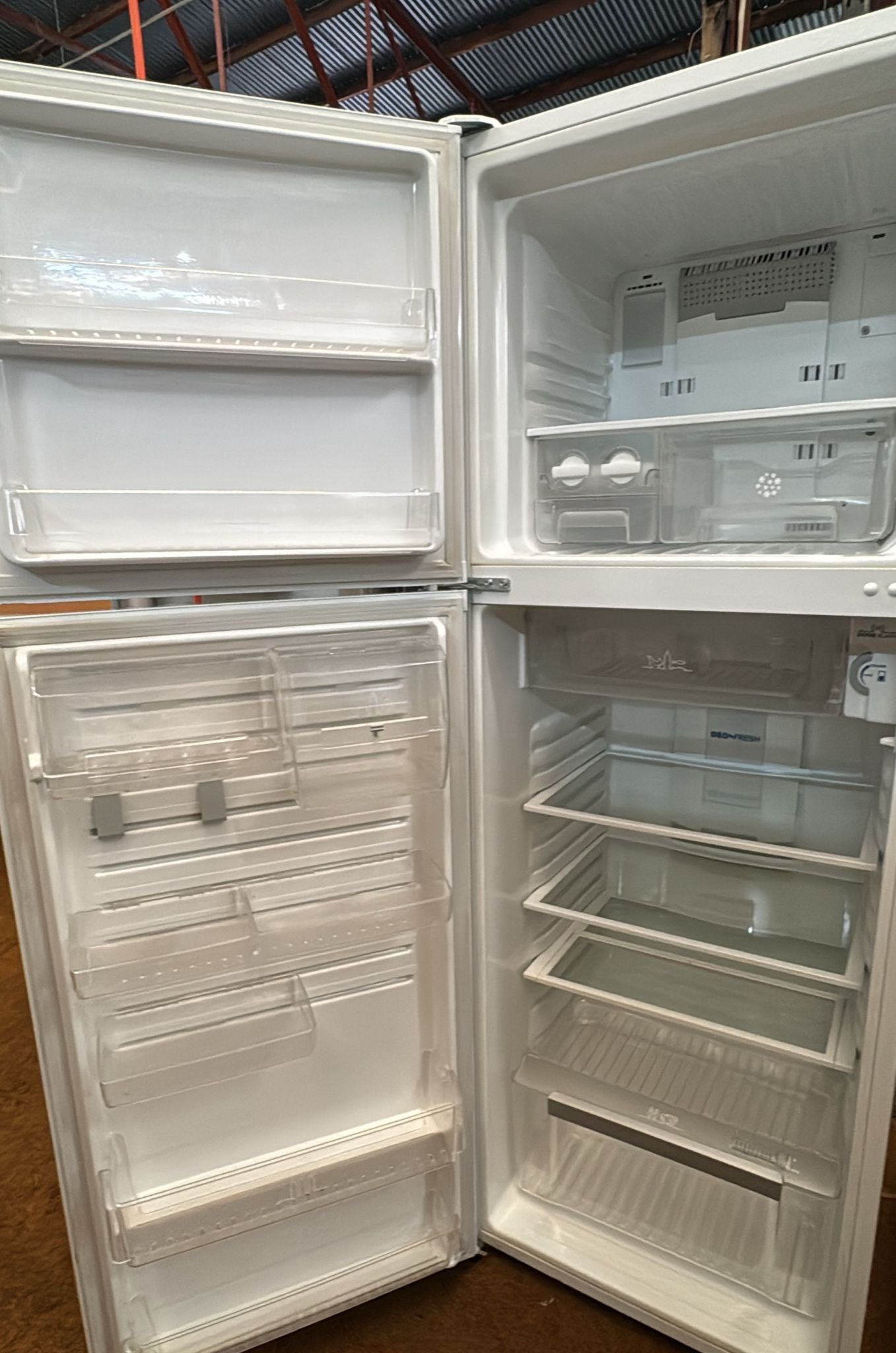 Westinghouse Top Mount Fridge Freezer WTB3400WBXAU 340L (33250)