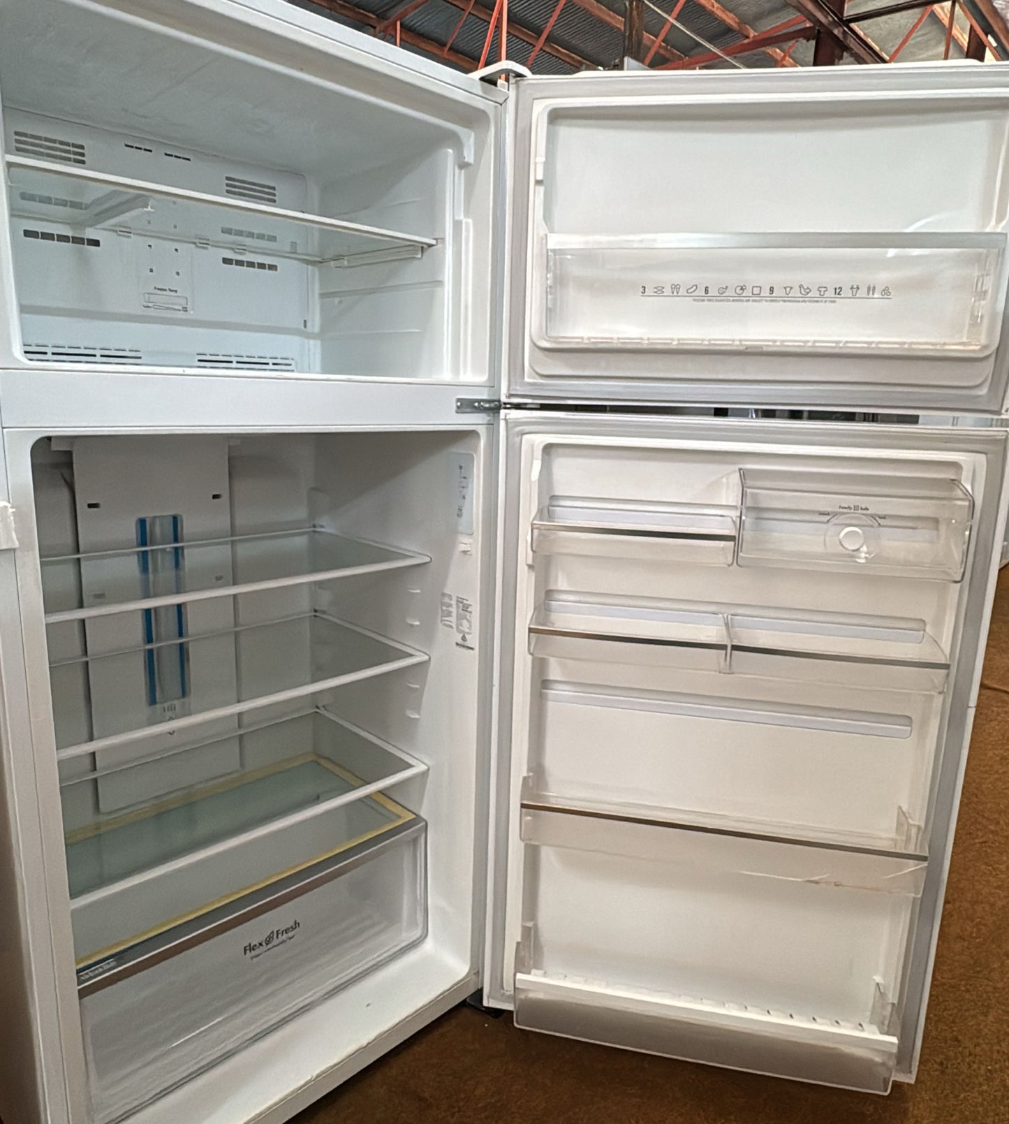 Westinghouse Top Mount Fridge Freezer WTB5400WA 537L (33260)
