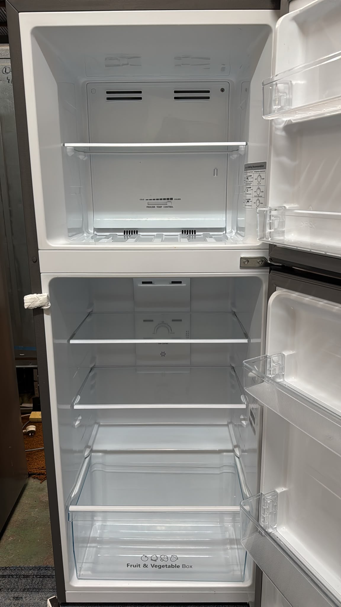 Hisense Top Mount Fridge Freezer 205L, HRTF205S (33268)