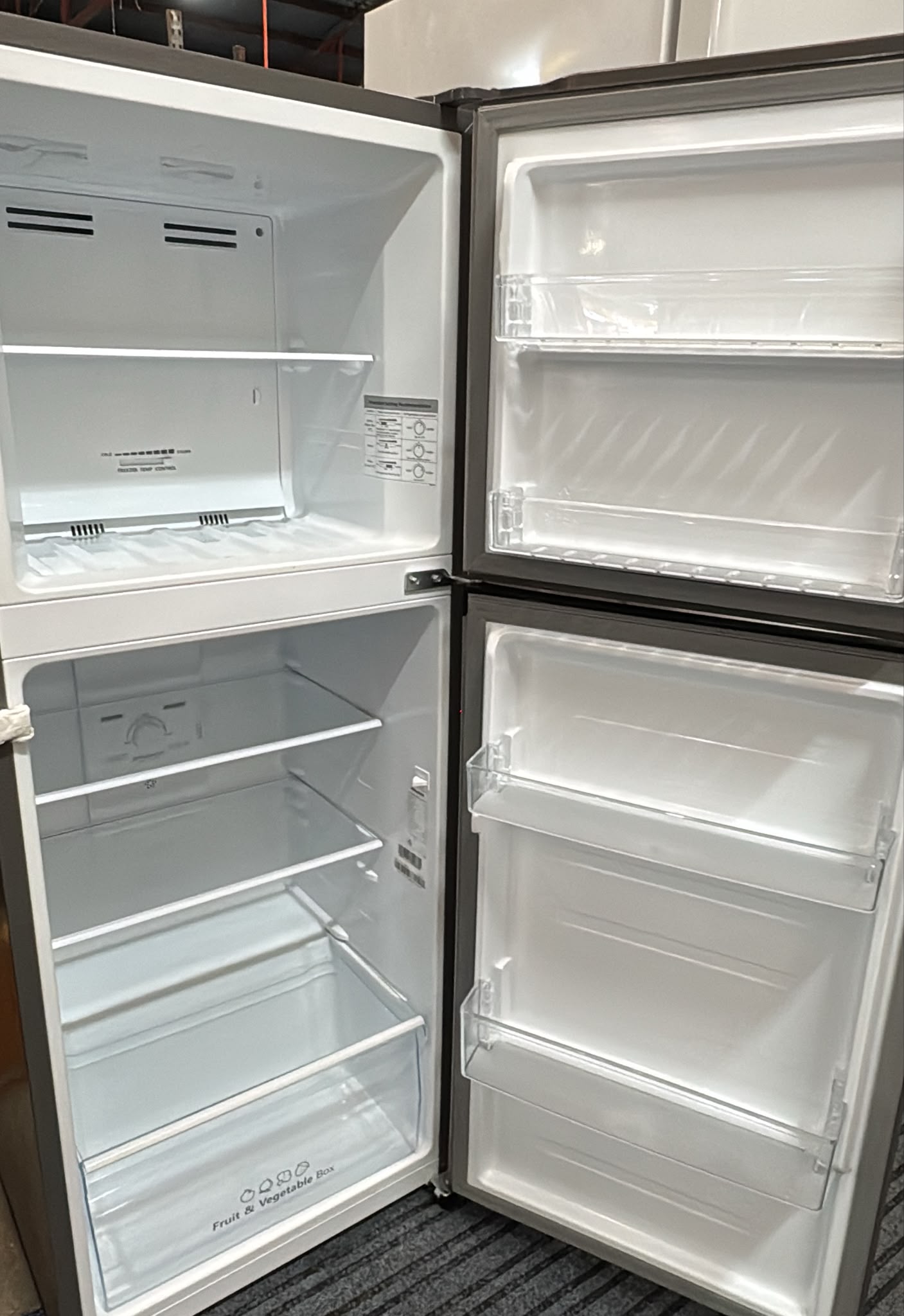 Hisense Top Mount Fridge Freezer 205L, HRTF205S (33268)