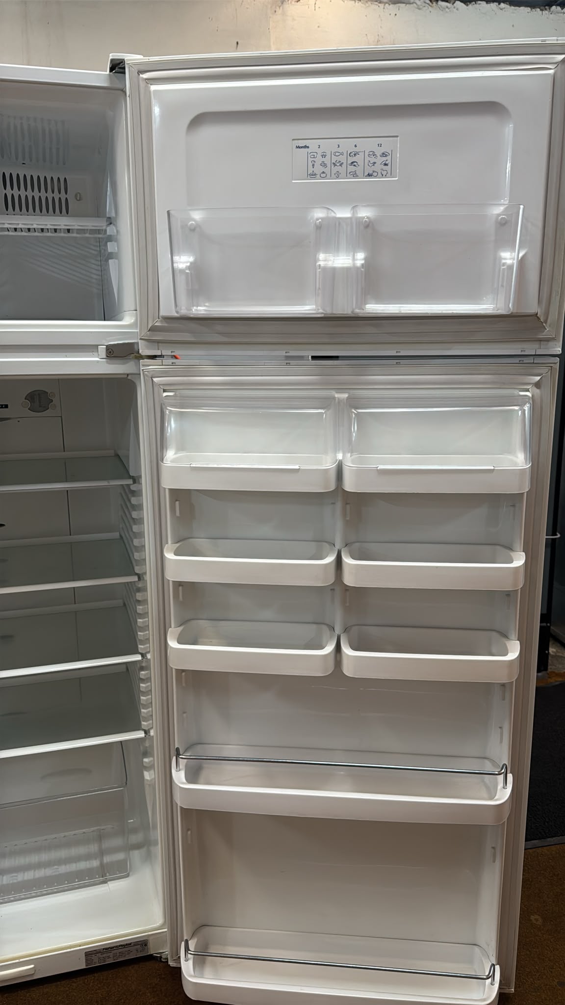 Fisher & Paykel Top Mount Fridge Freezer 440L, E440T (33291)