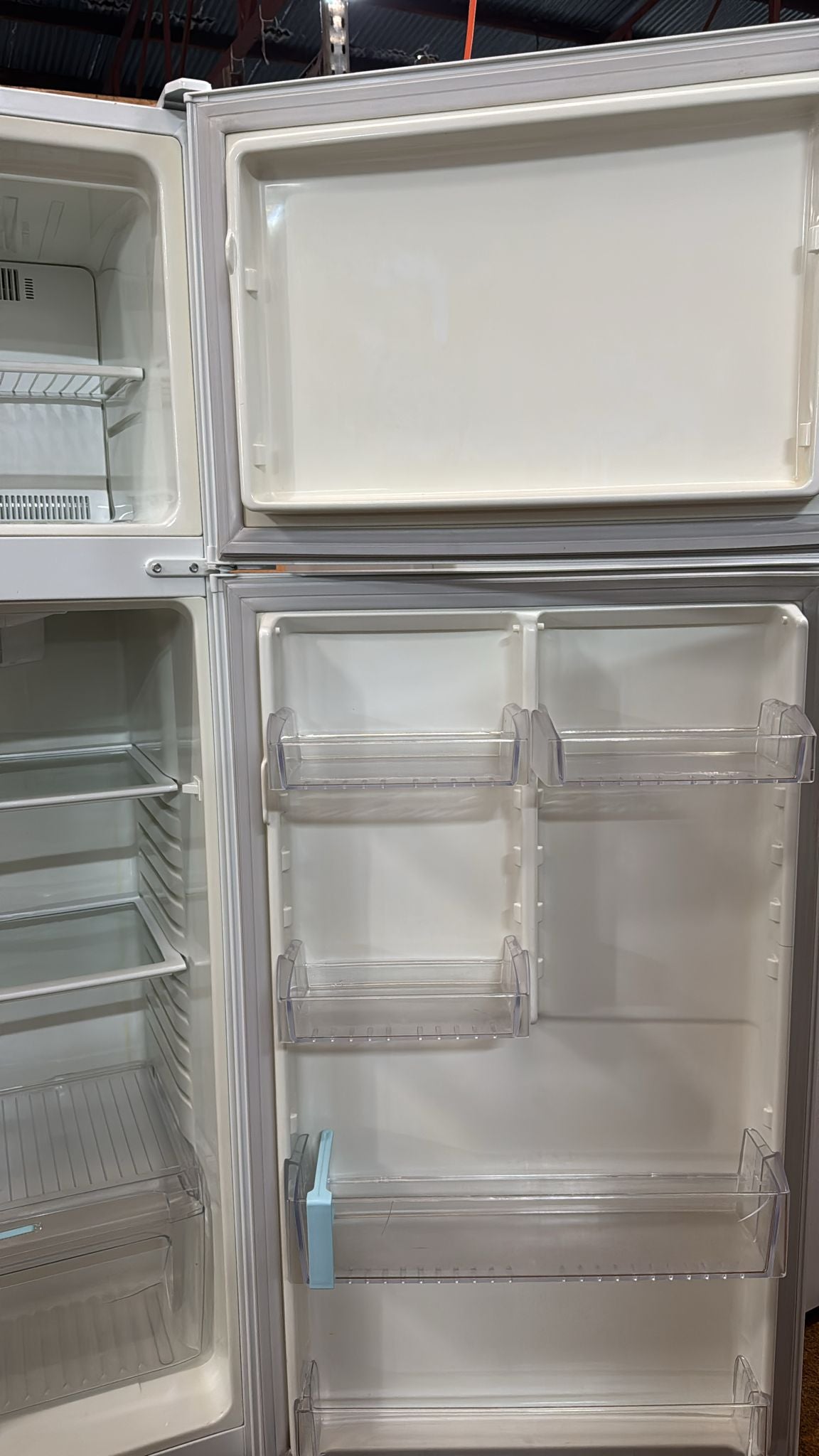 Simpson Top Mount Fridge Freezer 390L STM3900WA (33316)