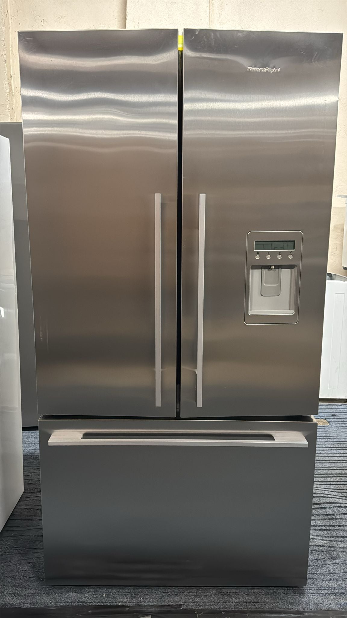 Fisher & Paykel French Door Fridge Freezer 610L (33328)