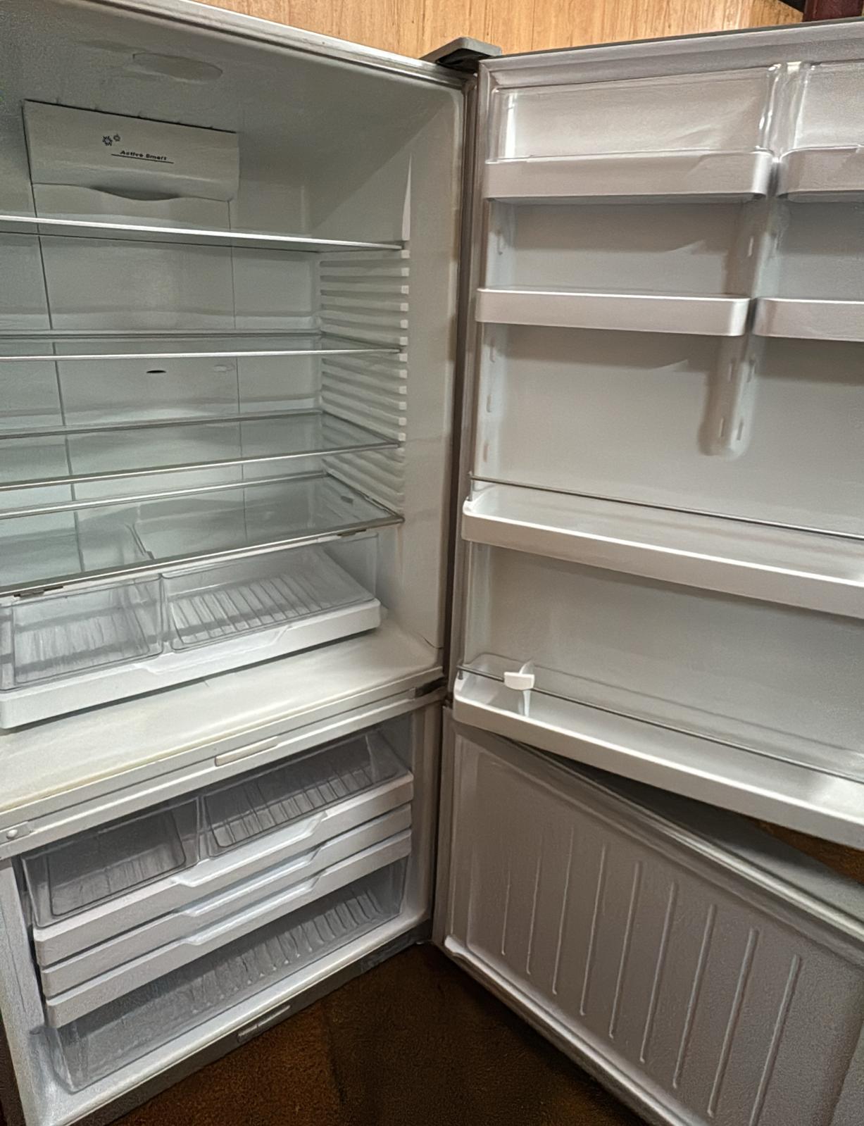 Fisher & Paykel Bottom Mount Fridge Freezer 519L, E522B (33344)