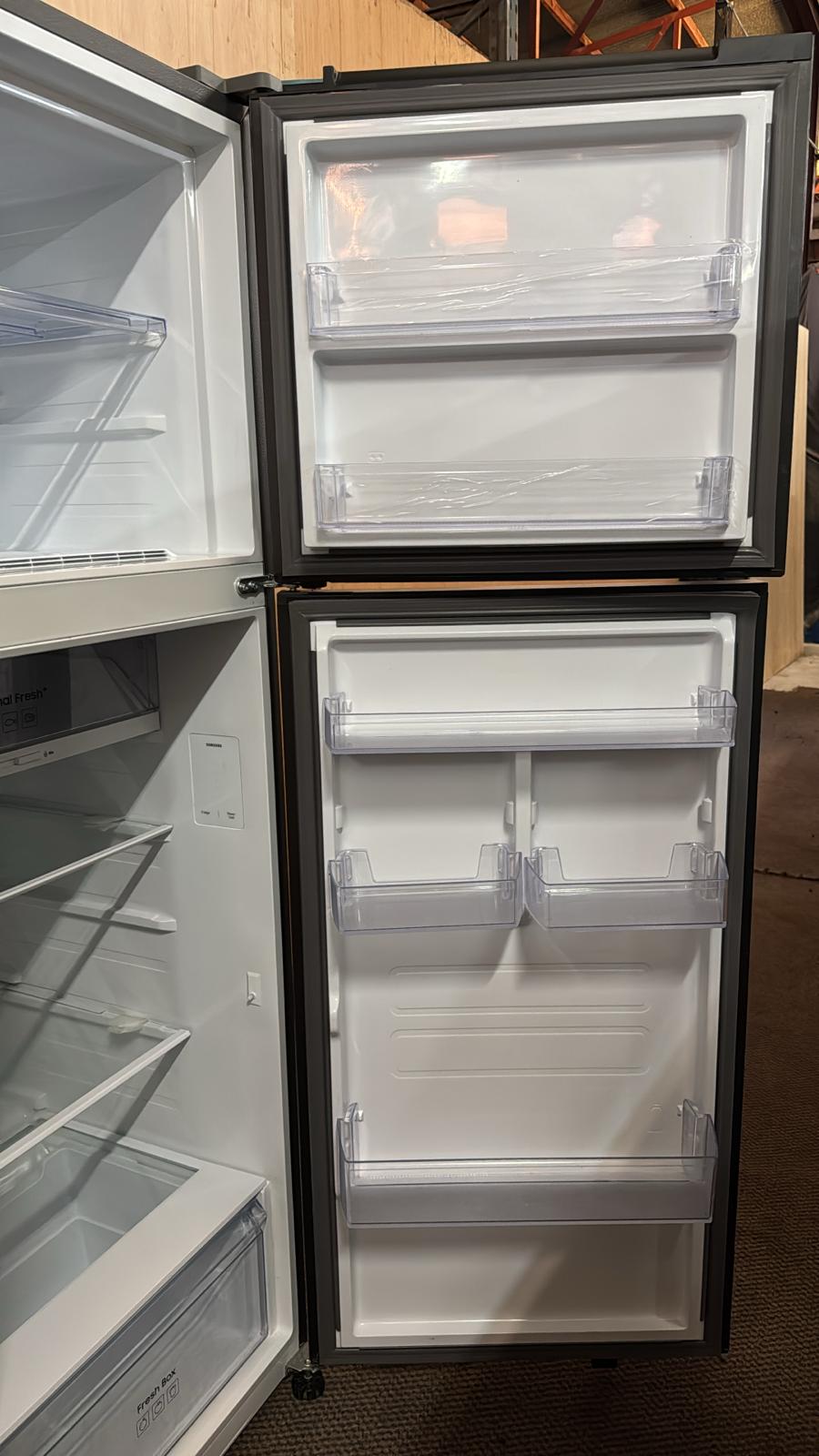 Samsung Fridge Freezer Top Mount 348L SRT3700B 348L (33350)