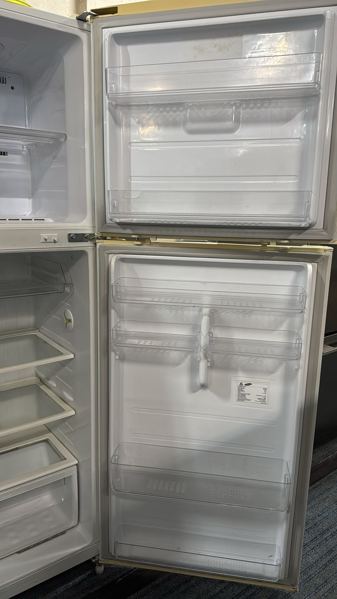 Samsung Fridge Freezer Top Mount 395L SR394W (33361)