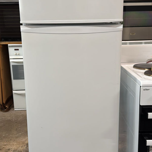 Fisher & Paykel Top Mount Fridge Freezer 248L E249T (33377)
