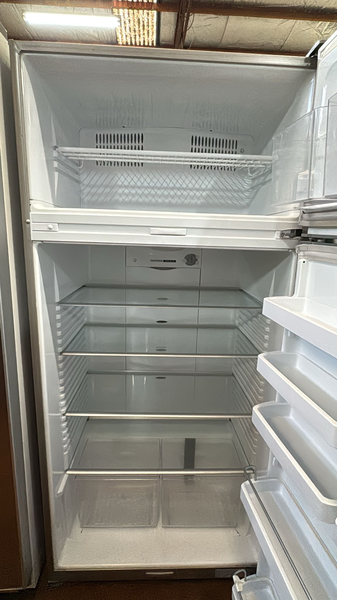 Fisher & Paykel Top Mount Fridge Freezer 517L, (33396)