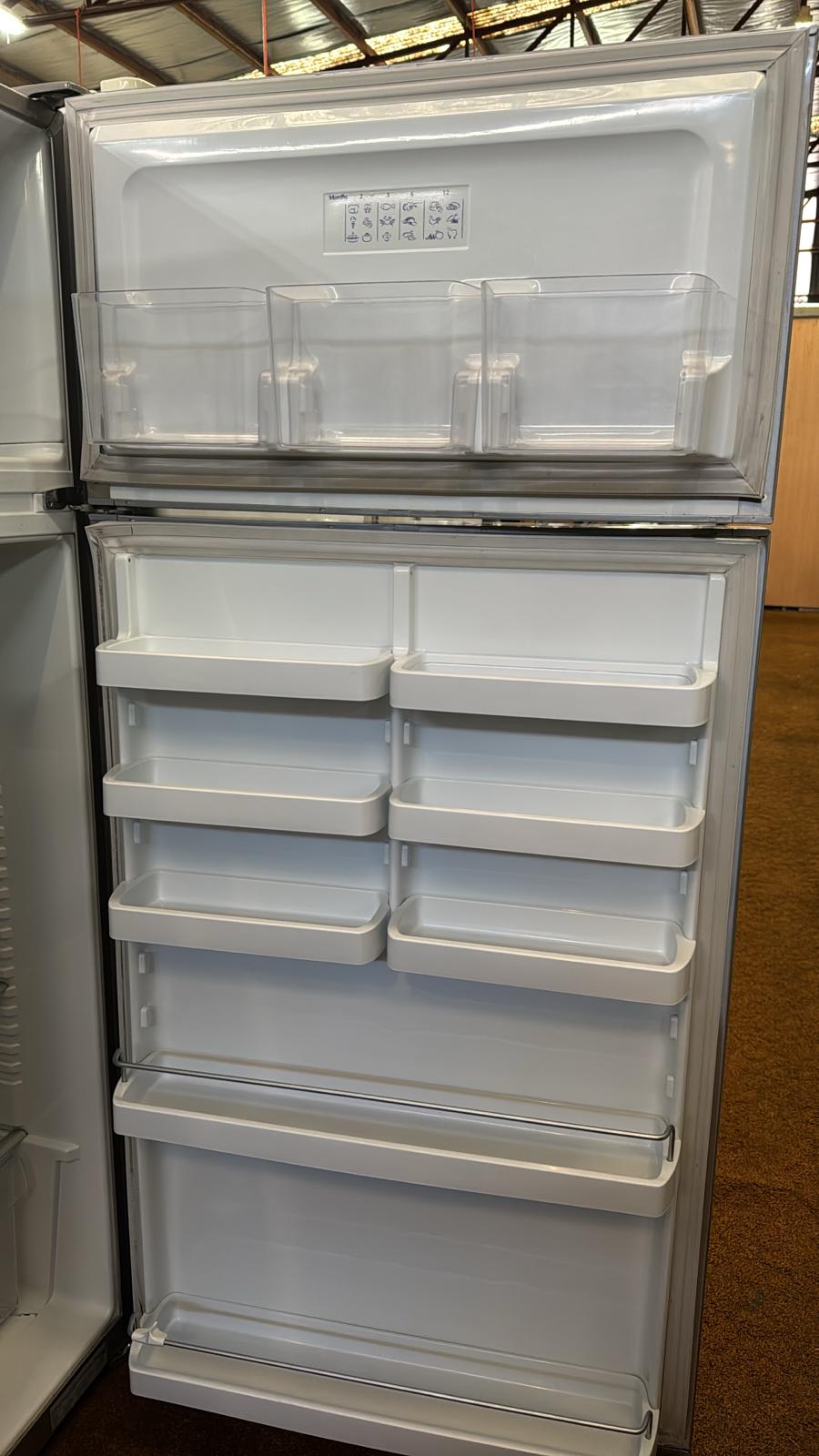Fisher & Paykel Top Mount Fridge Freezer 517L, (33396)