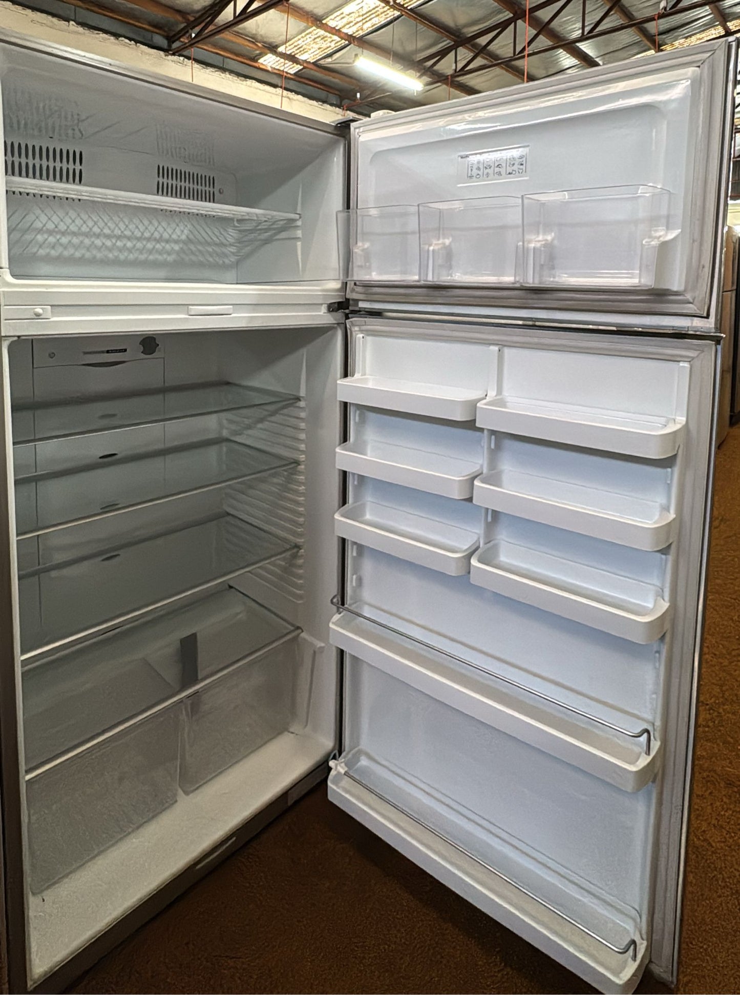 Fisher & Paykel Top Mount Fridge Freezer 517L, (33396)