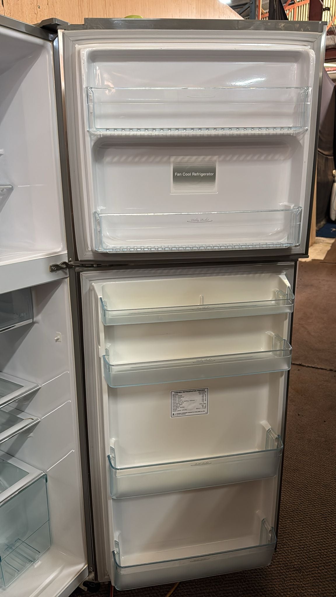 Toshiba Top Mount Fridge Freezer 322L, GRR32DA (33409)