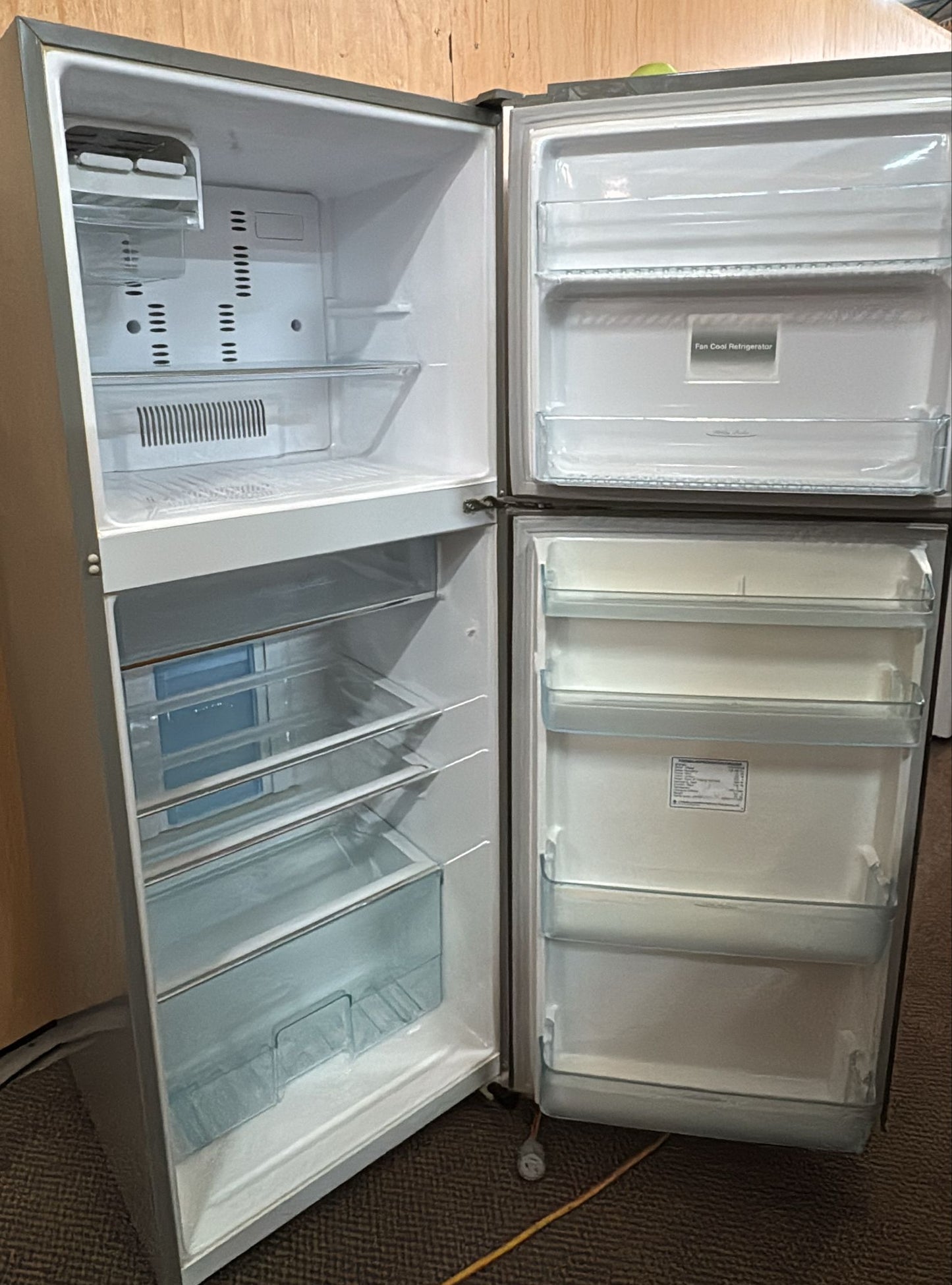 Toshiba Top Mount Fridge Freezer 322L, GRR32DA (33409)