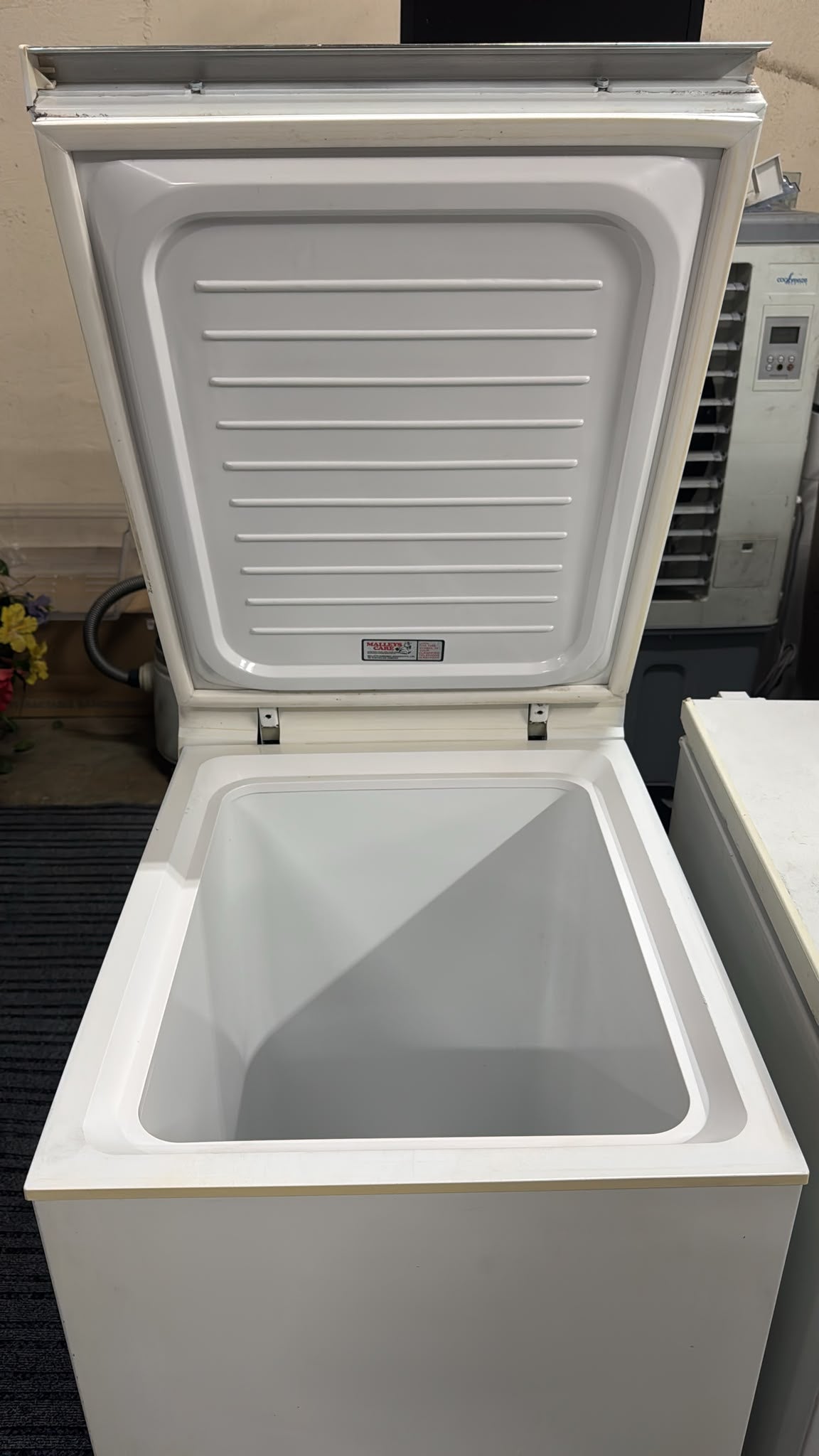 Whirlpool Chest Freezer (33416)