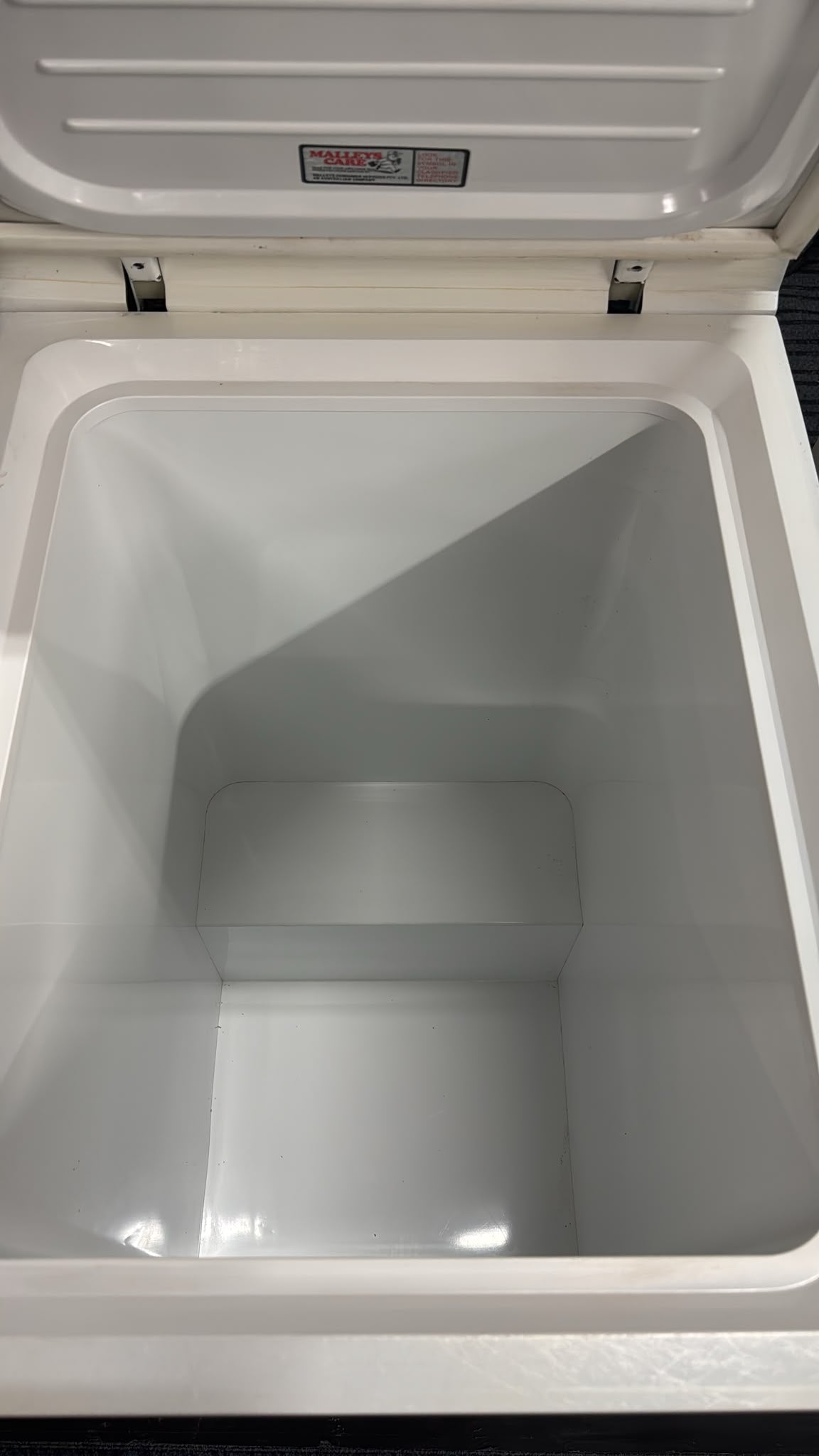 Whirlpool Chest Freezer (33416)